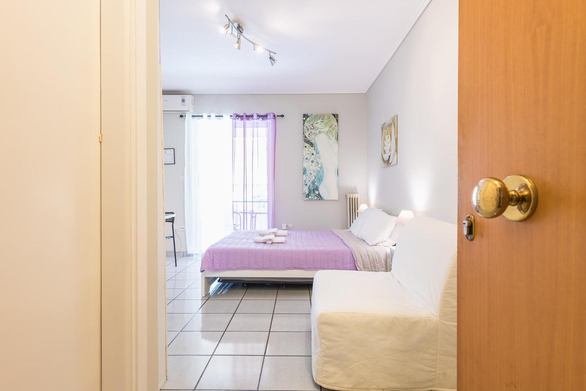 Zenios Kisamos-Pretty comfy studio