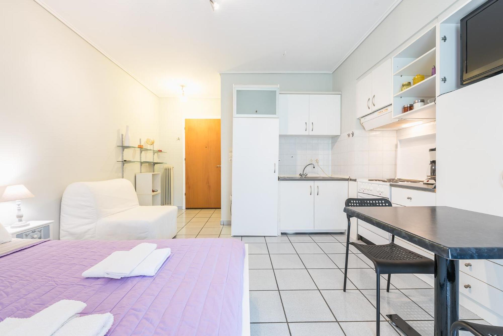Zenios Kisamos-Pretty comfy studio