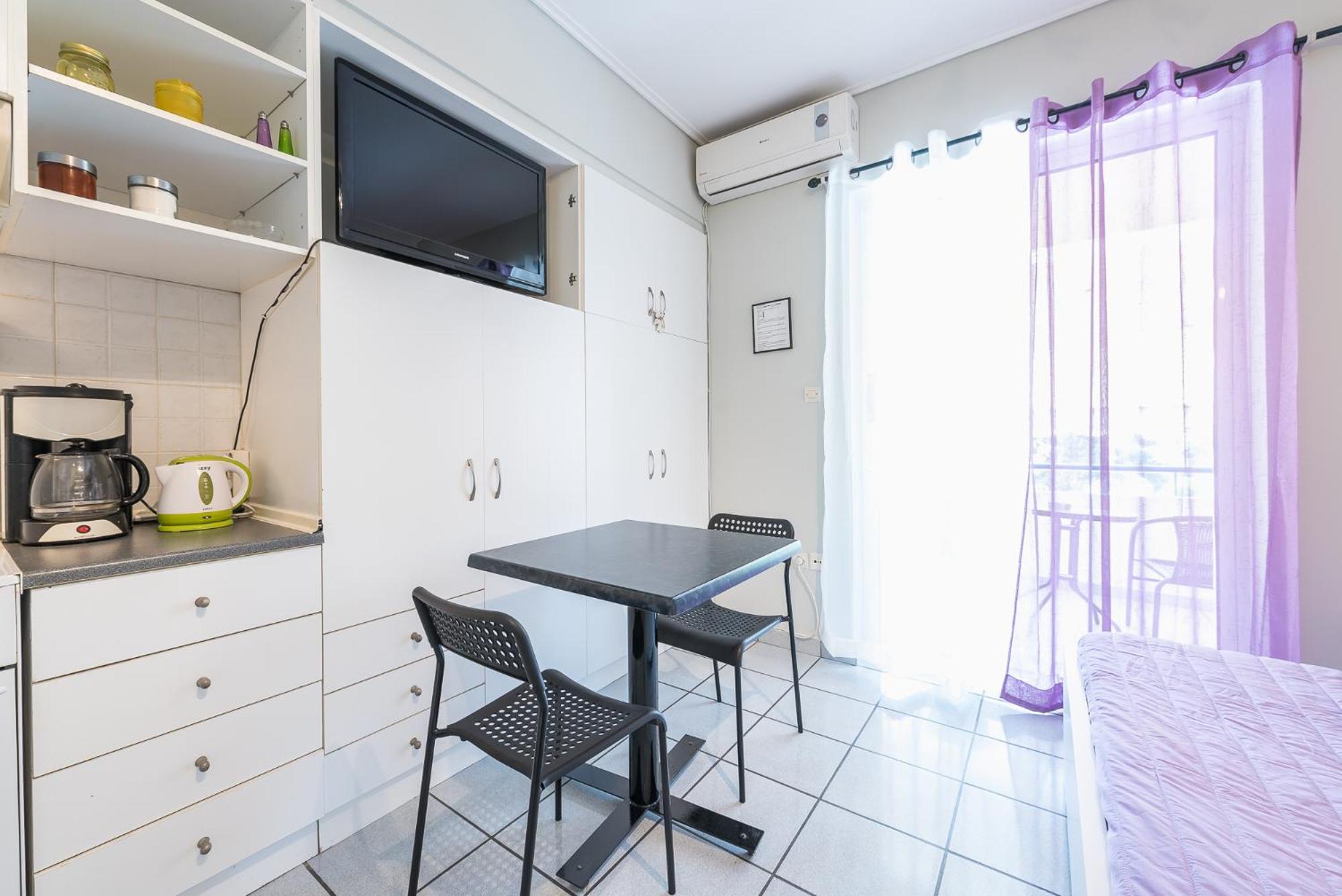 Zenios Kisamos-Pretty comfy studio