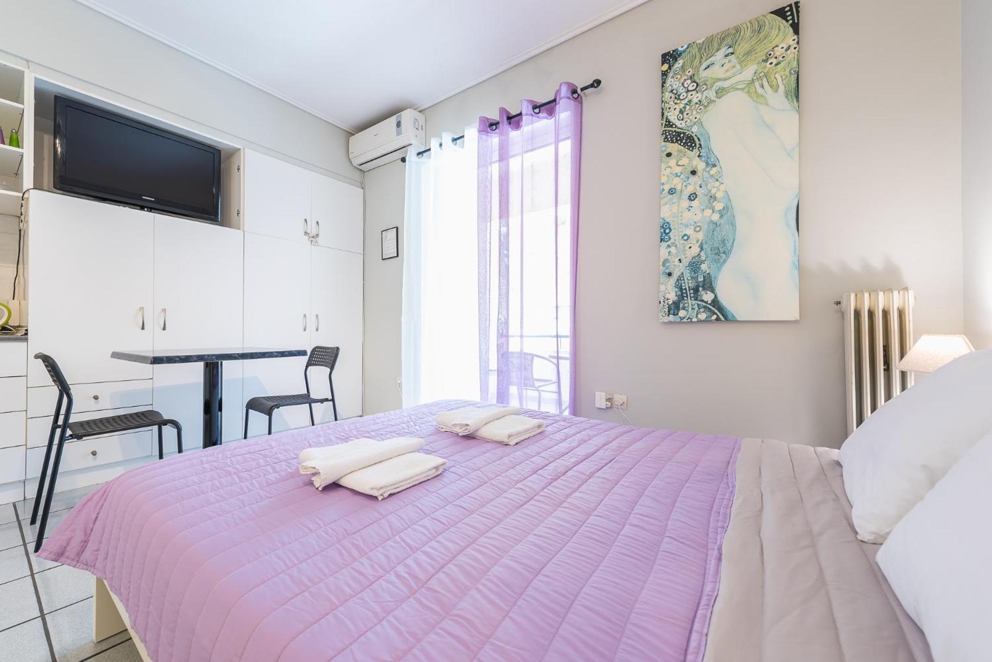 Zenios Kisamos-Pretty comfy studio