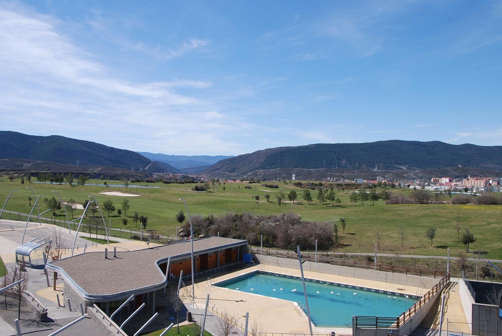 Apartamento esquí y golf Las Margas view 4