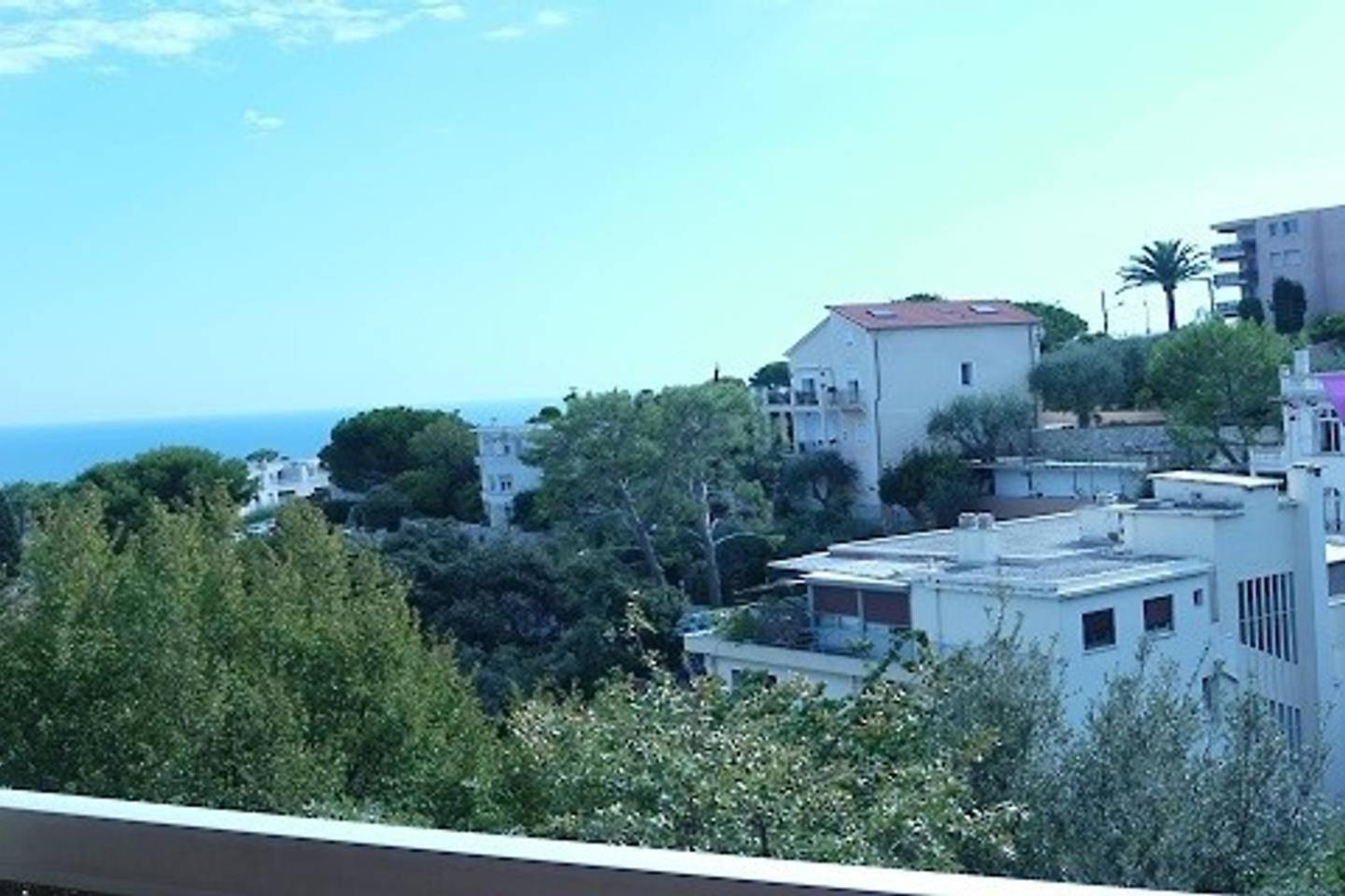 AZURELLE photo 4