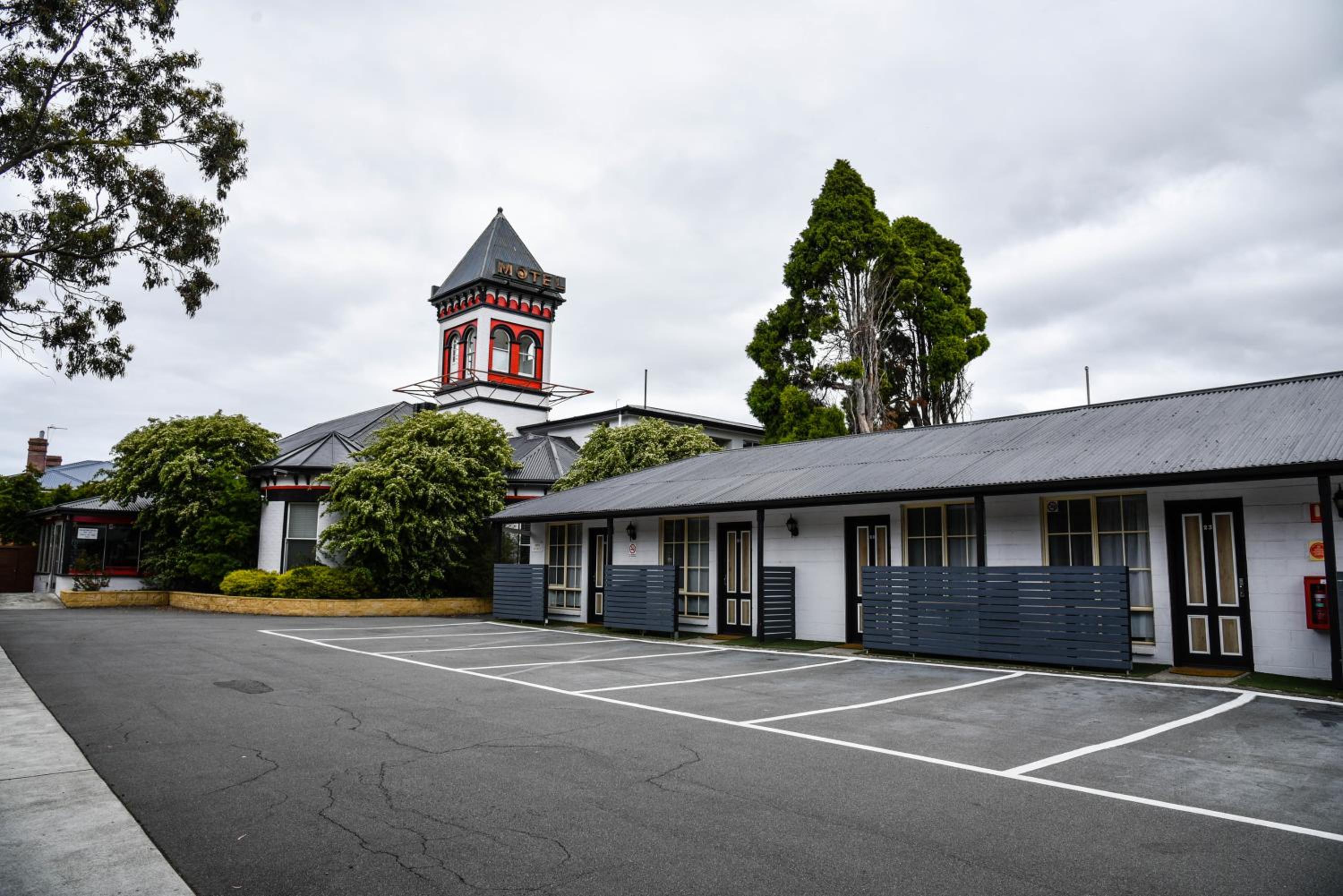 Hobart Tower Motel - Image 2