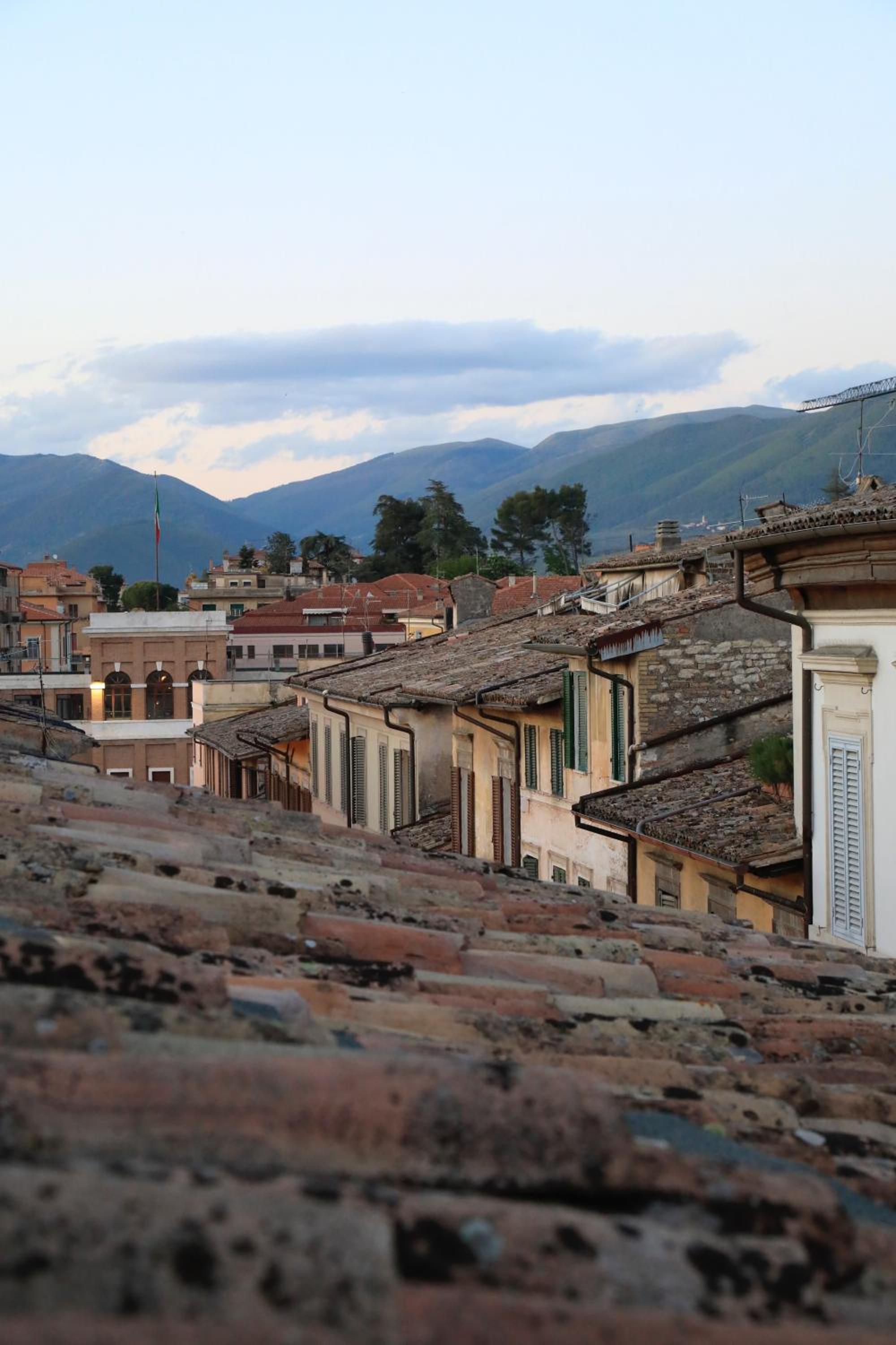 Sotto i tetti del borgo view 3