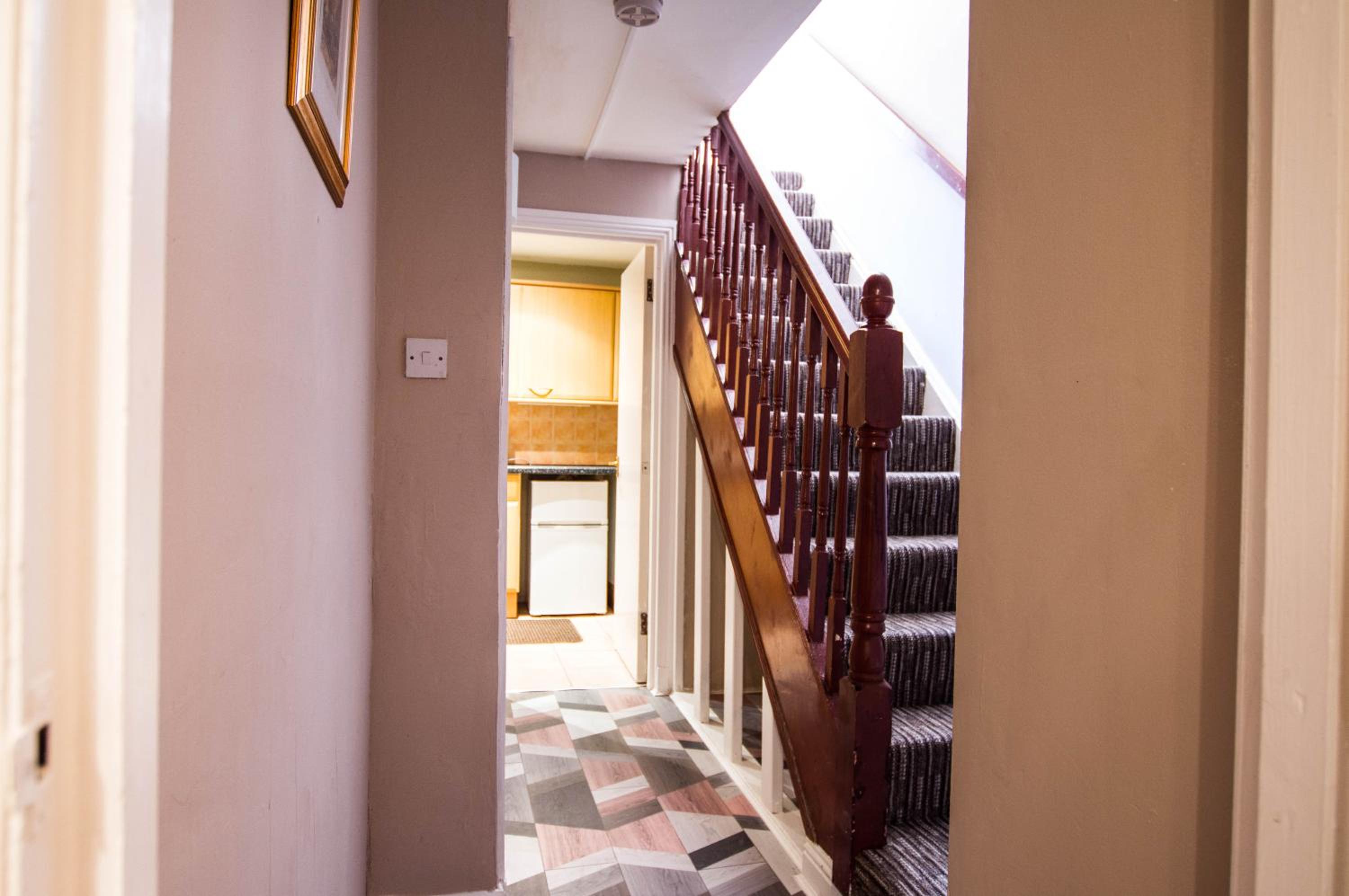 Montgomery Apartments - Crighton view 4
