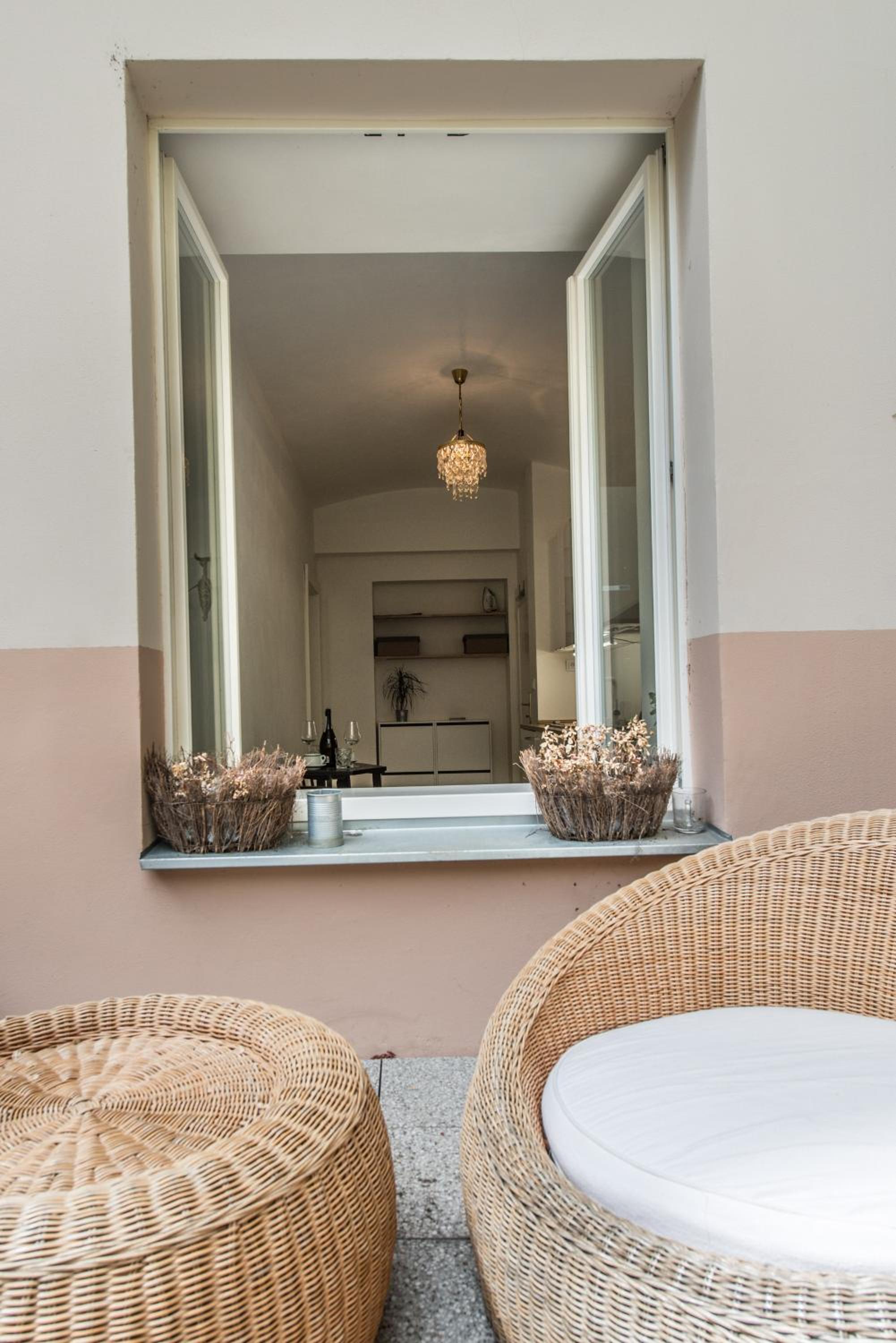 Quiet apartment in the city center with own terrace