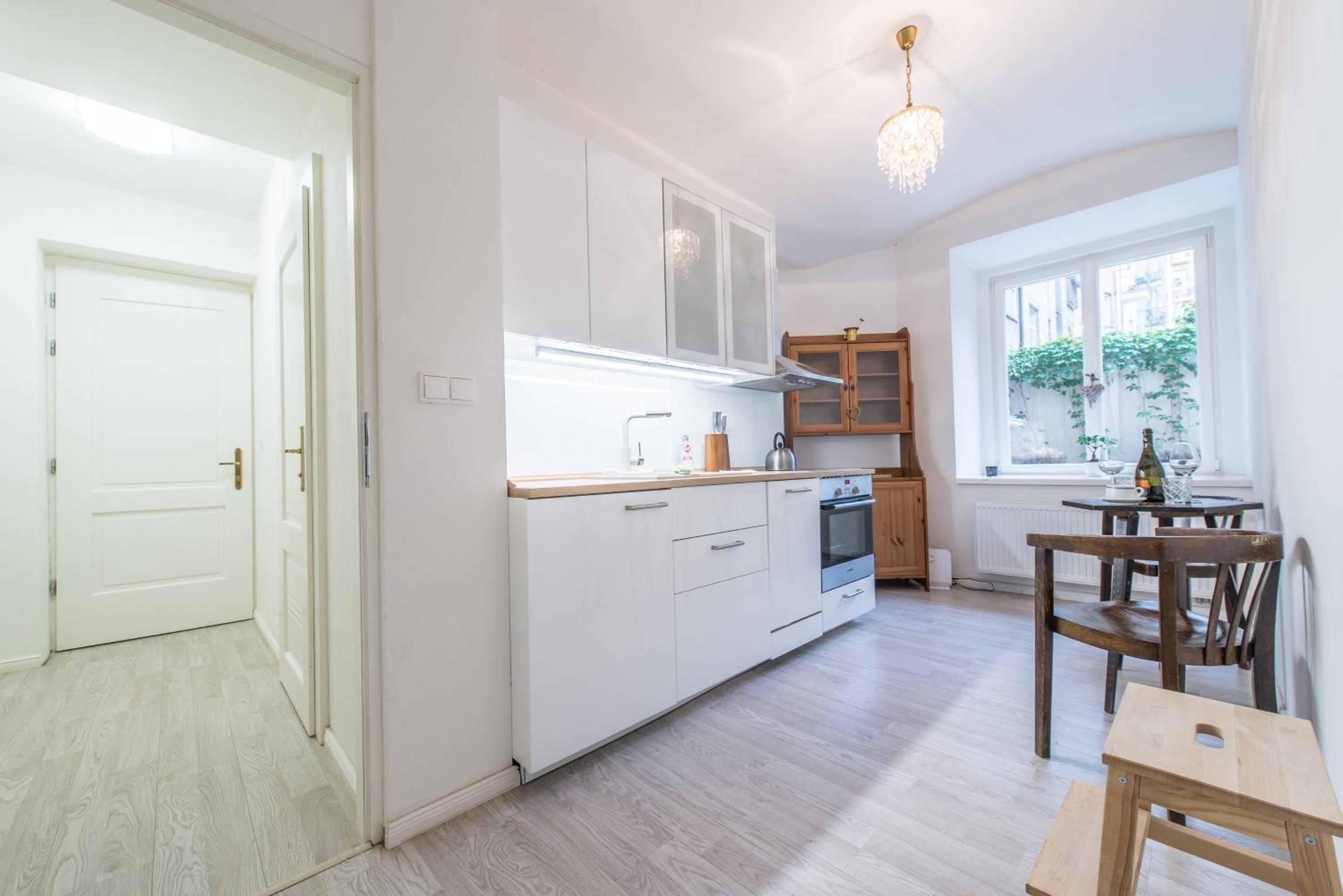 Quiet apartment in the city center with own terrace