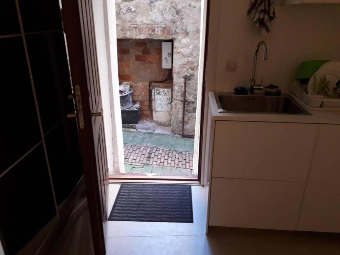 CASANOVA'S FLAT VERY CLOSE TO DOWNTOWN view 4