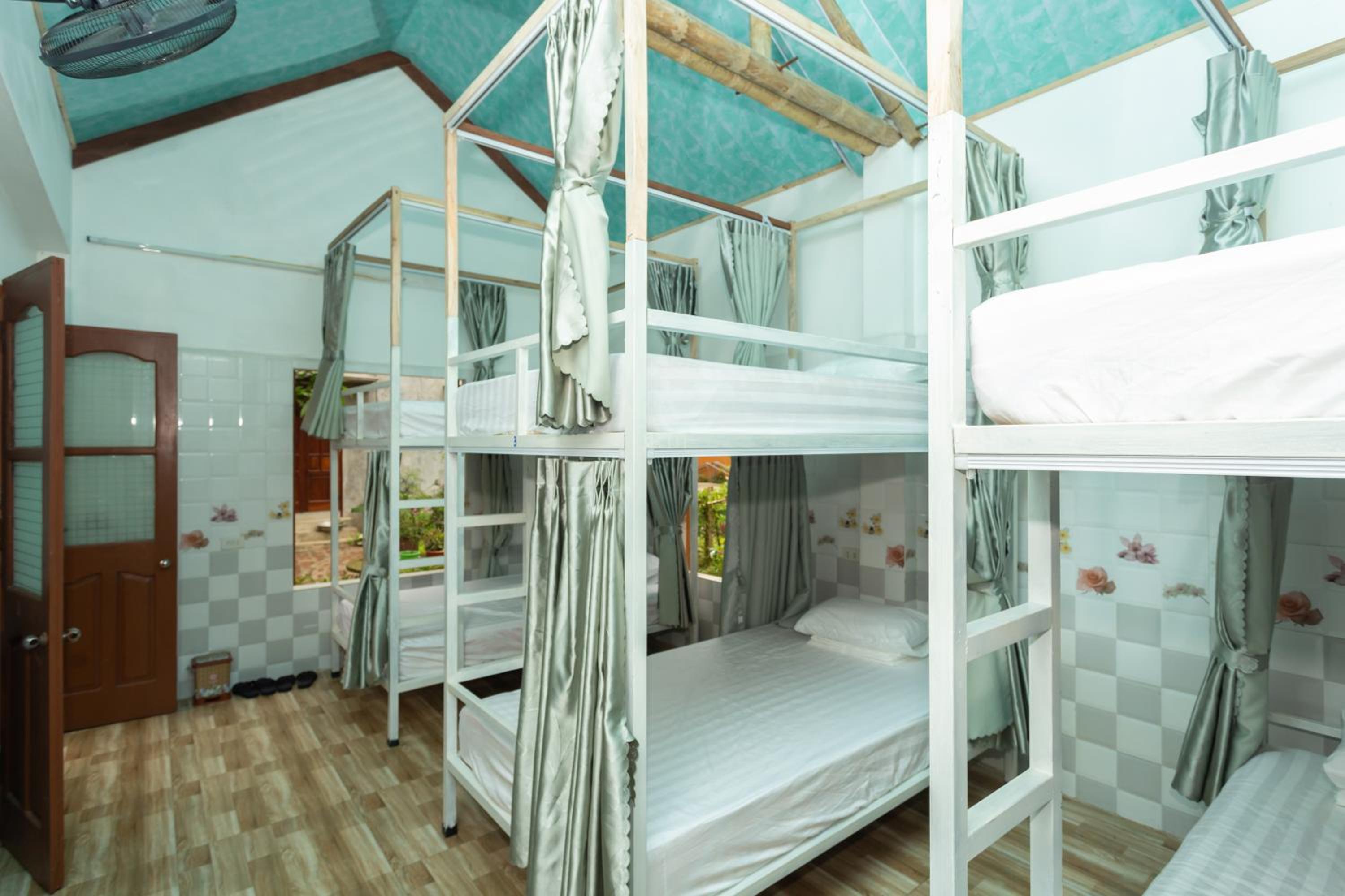Tam Coc mountain bungalow 3