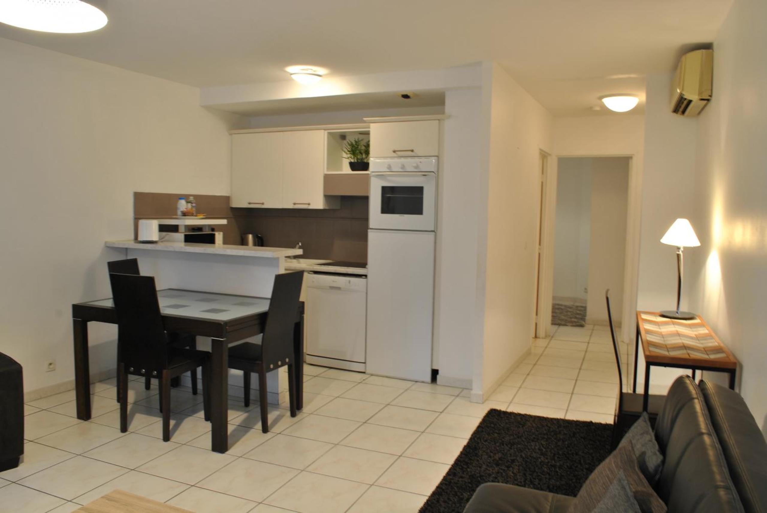 Centre Riviera 2P LHO5516 view 5