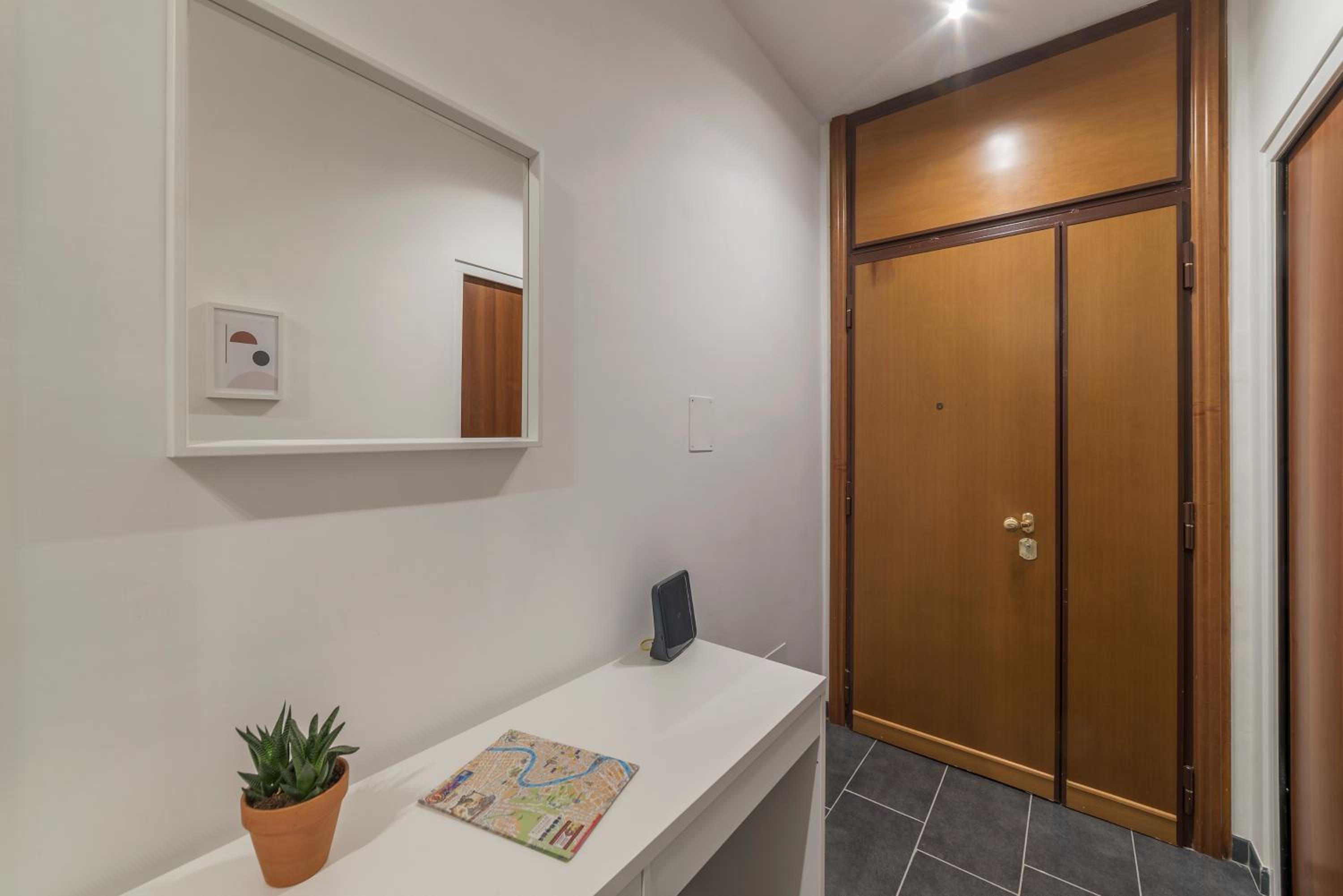 Nomentana White Apartments
