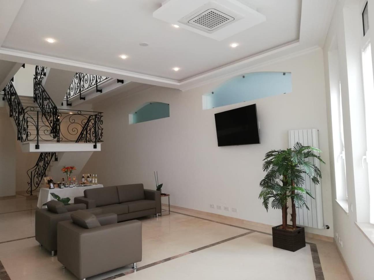 Bowen, Luxury Suites view 2