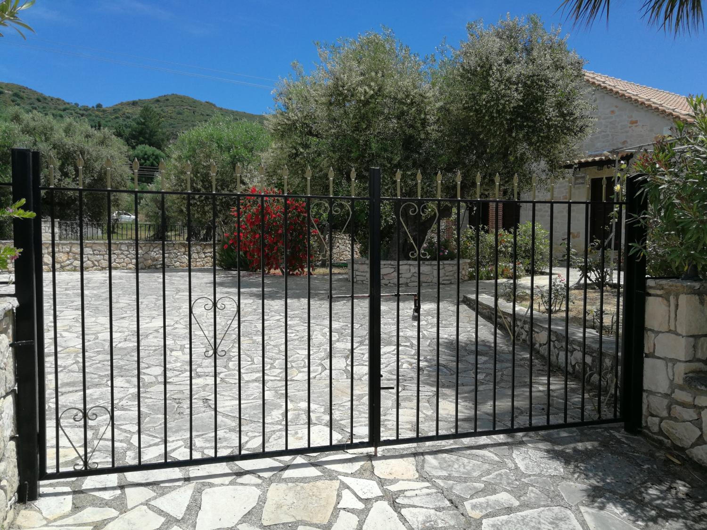 Villa Leïa, luxury villa for 6 people with pool view 3