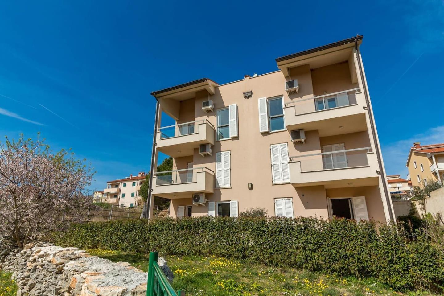 Apartment Punta Premantura E with garden view 2
