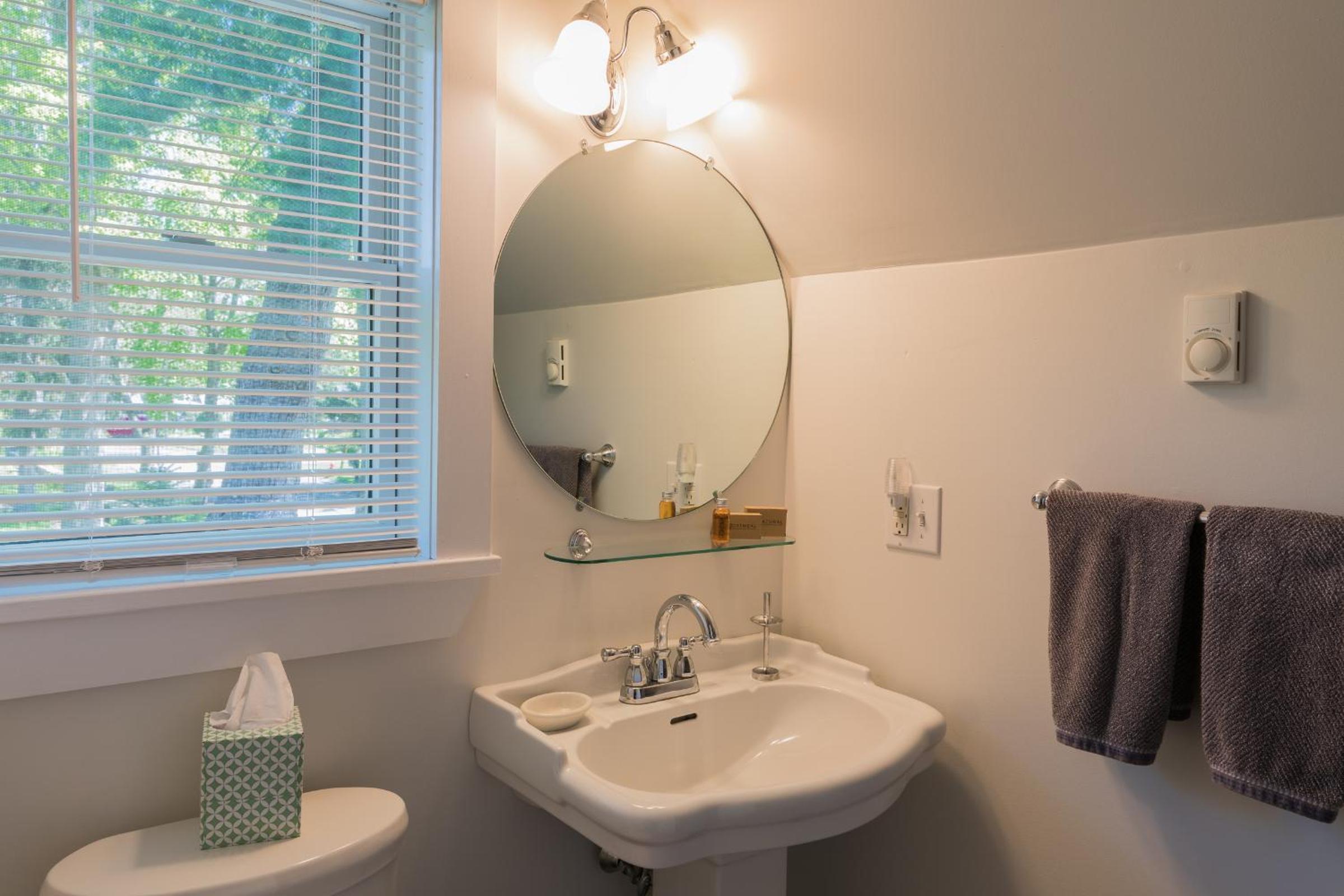 Kingston Vacations - The Carriage House Loft - Property Image 5