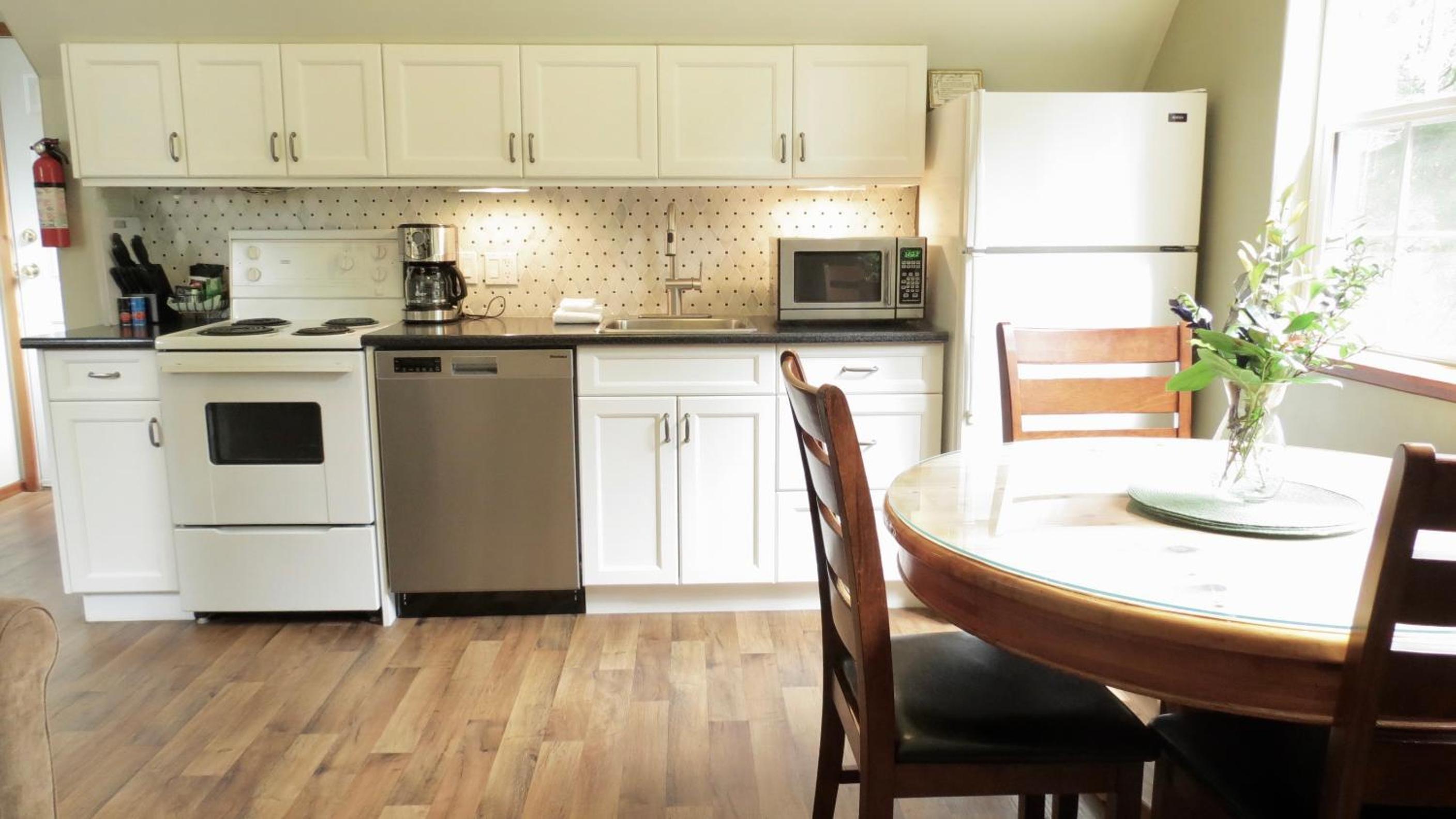 Tofino Vacations - Cobble Wood and Bird Sanctuary Guest Houses - Property Image 32