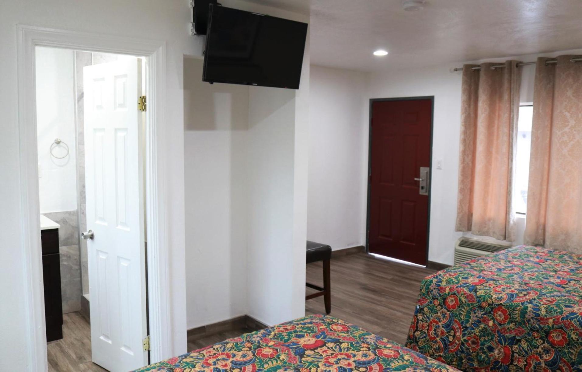 Palm Inn Motel - Montclair view 2