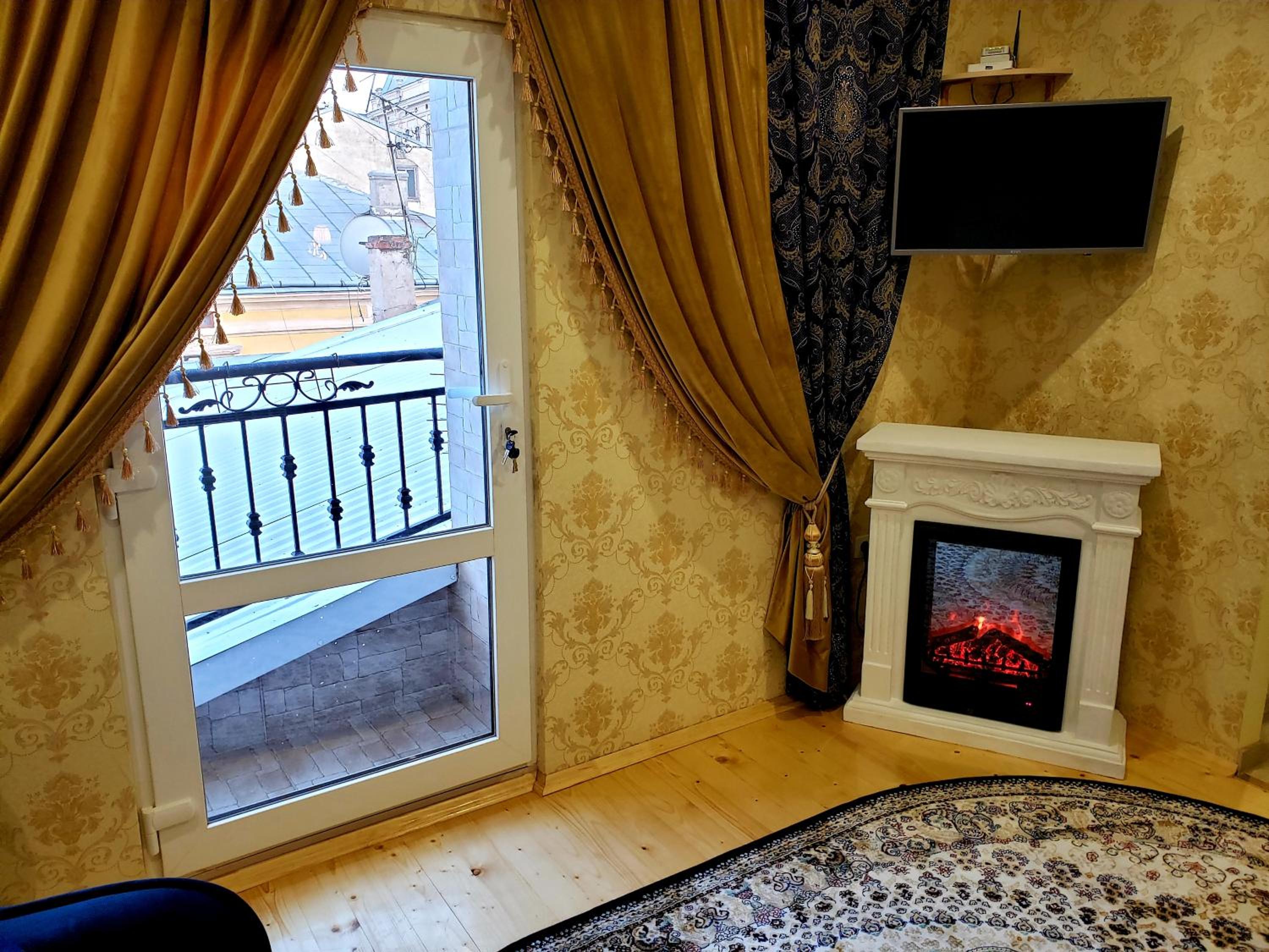 Little Paris Apartment view 5