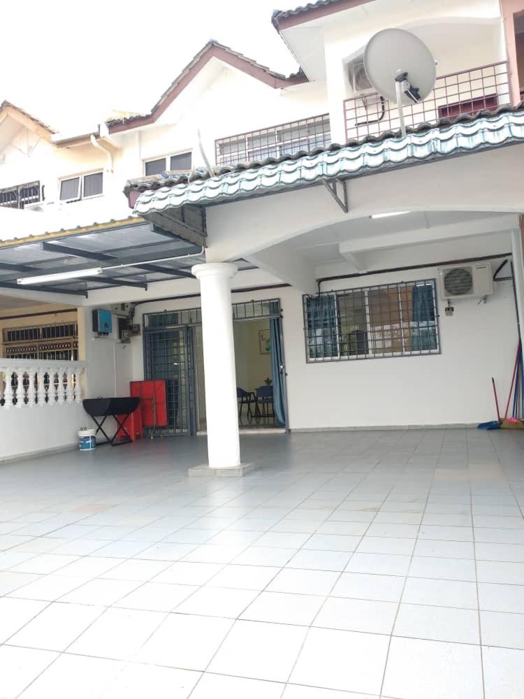 Hotel D'Rusa Homestay - Image 1