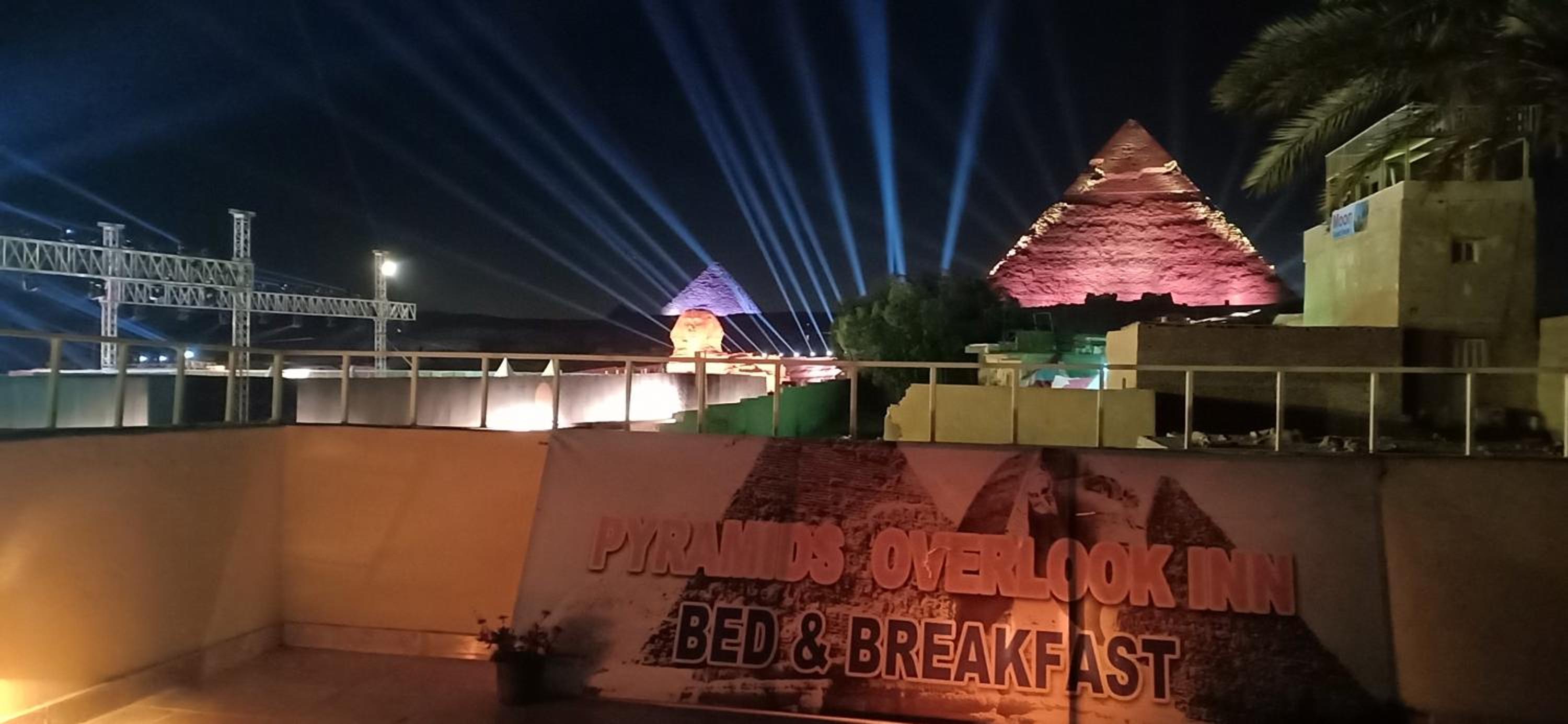 Pyramids Overlook Inn