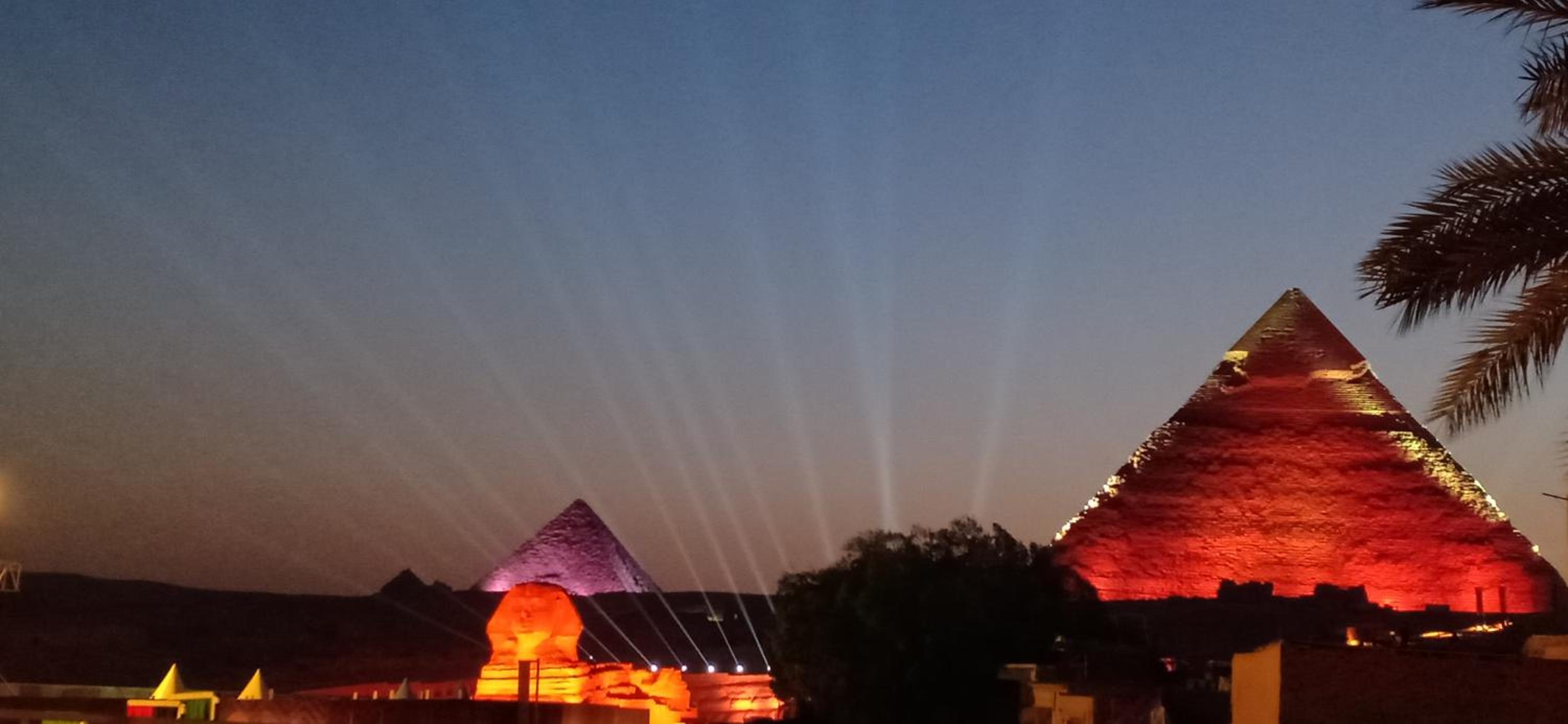 Pyramids Overlook Inn