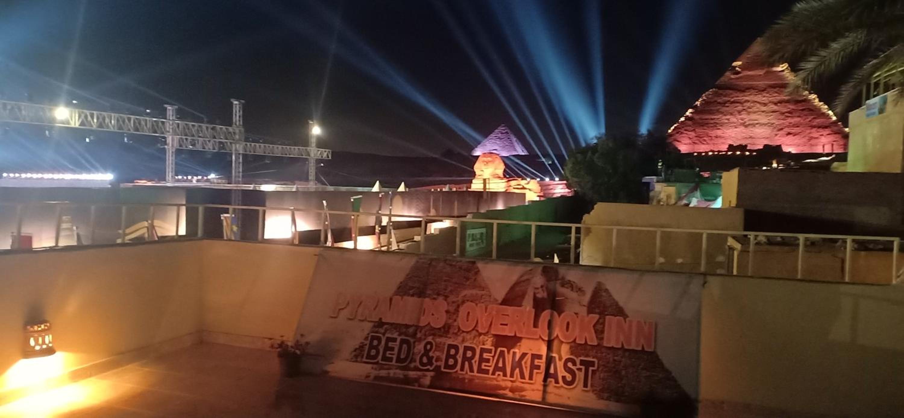 Pyramids Overlook Inn