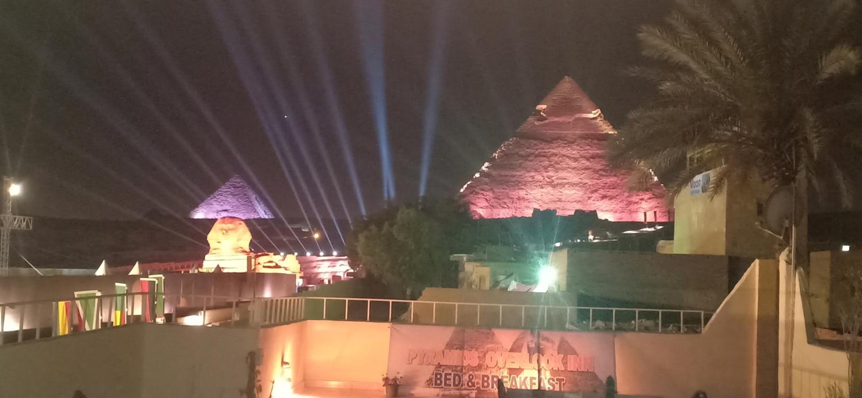Pyramids Overlook Inn