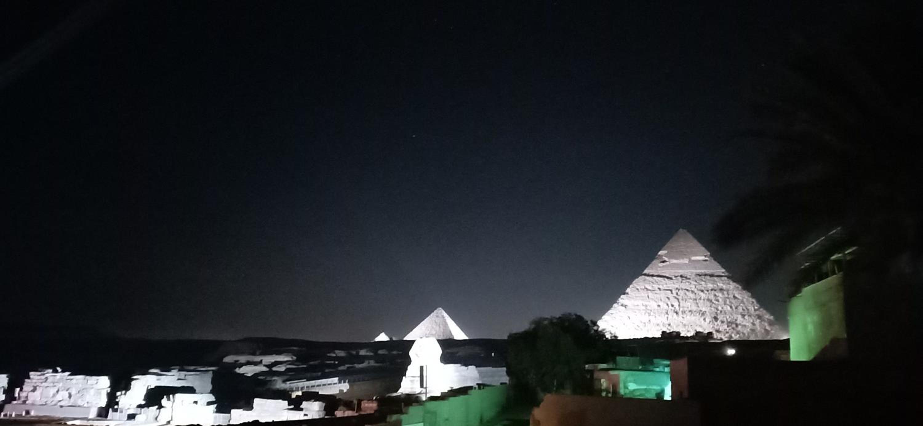 Pyramids Overlook Inn