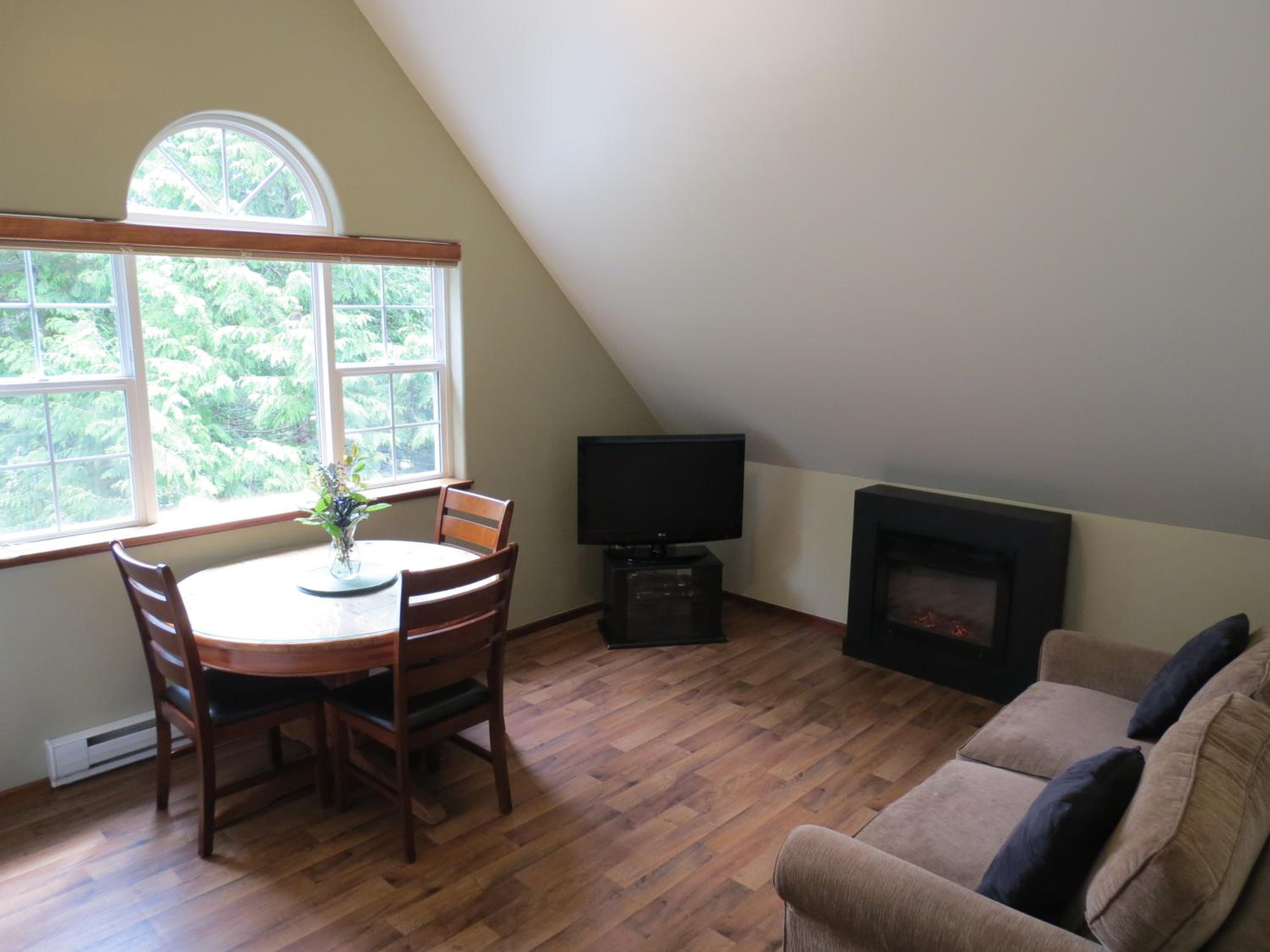 Tofino Vacations - Cobble Wood and Bird Sanctuary Guest Houses - Property Image 29