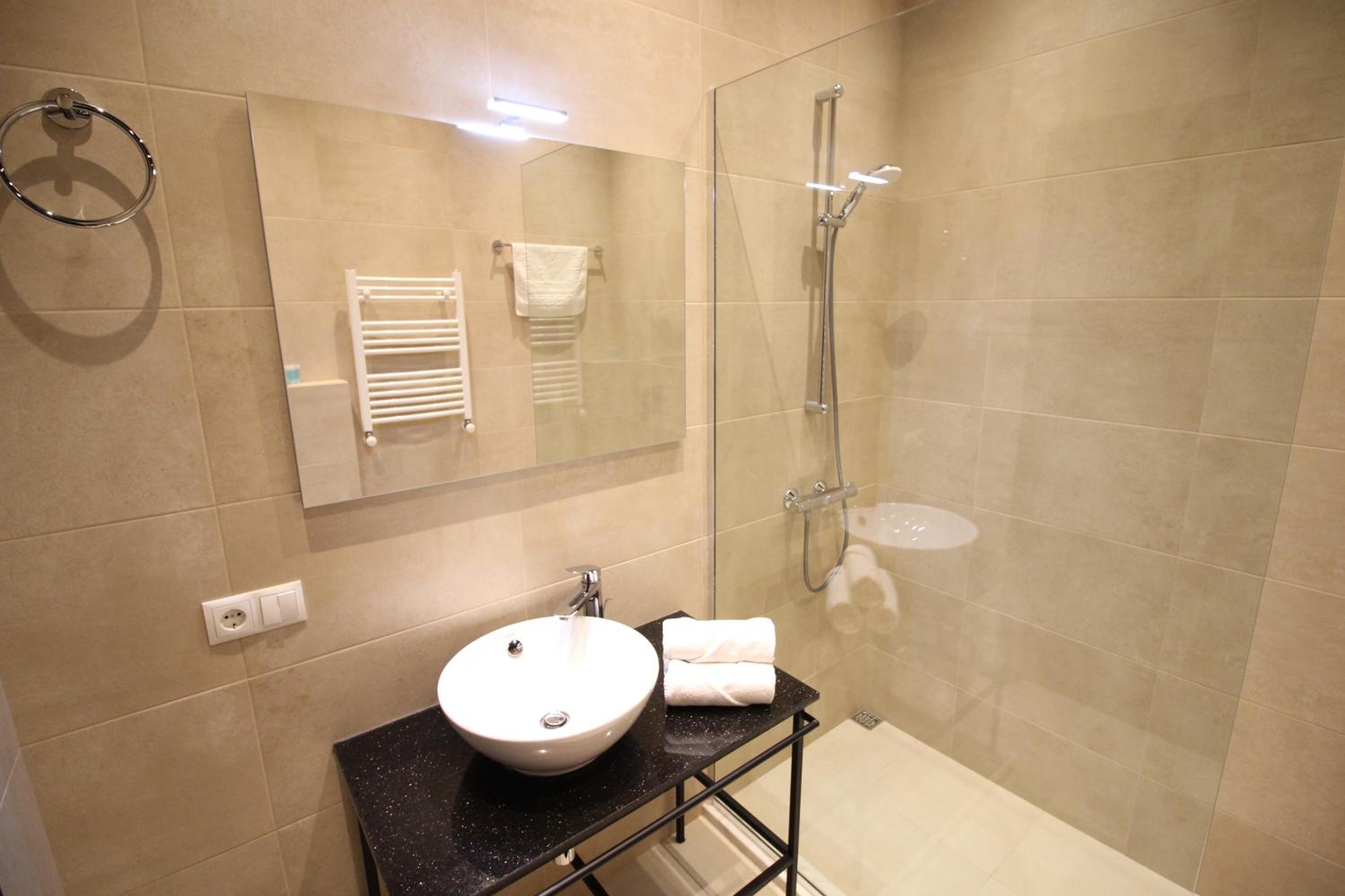 Maxela Apartments — photo 16