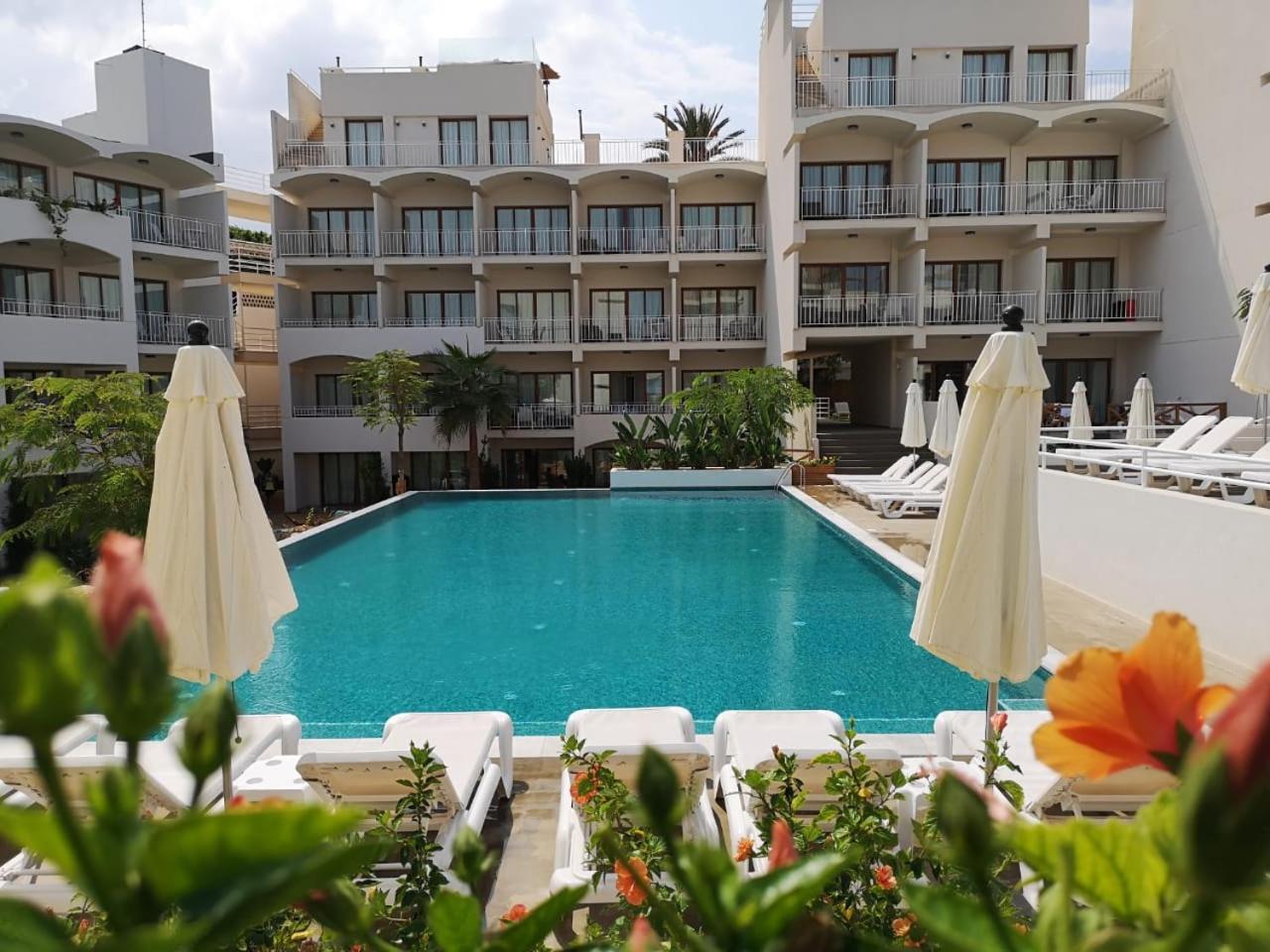 La Siesta Hotel & Beach Resort view 5