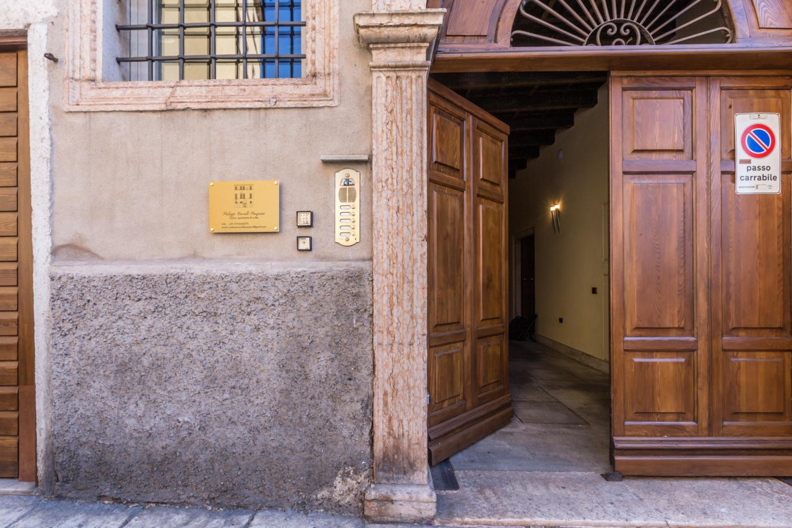 Palazzo Cavalli Pasquini view 5