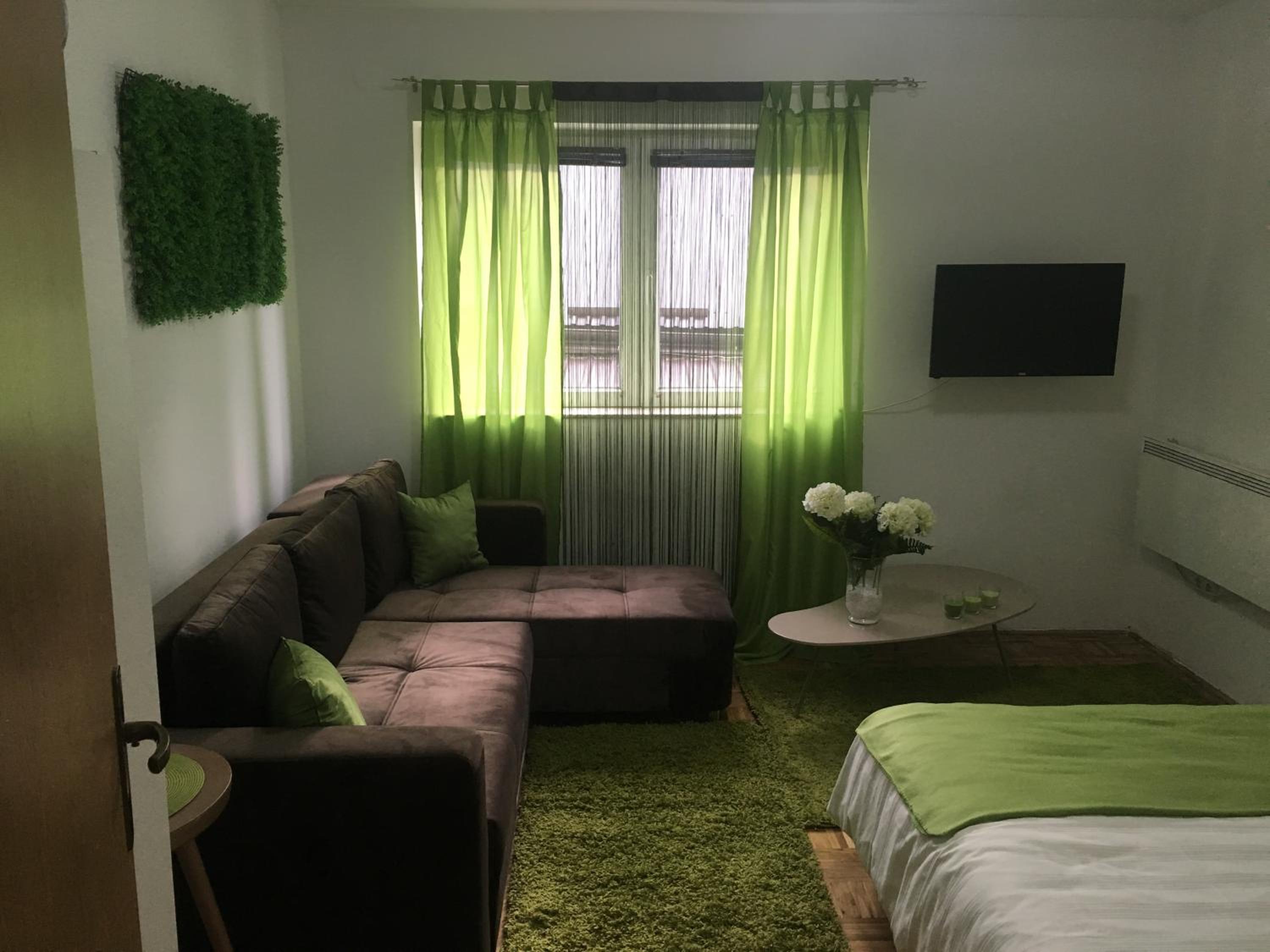Apartment Green