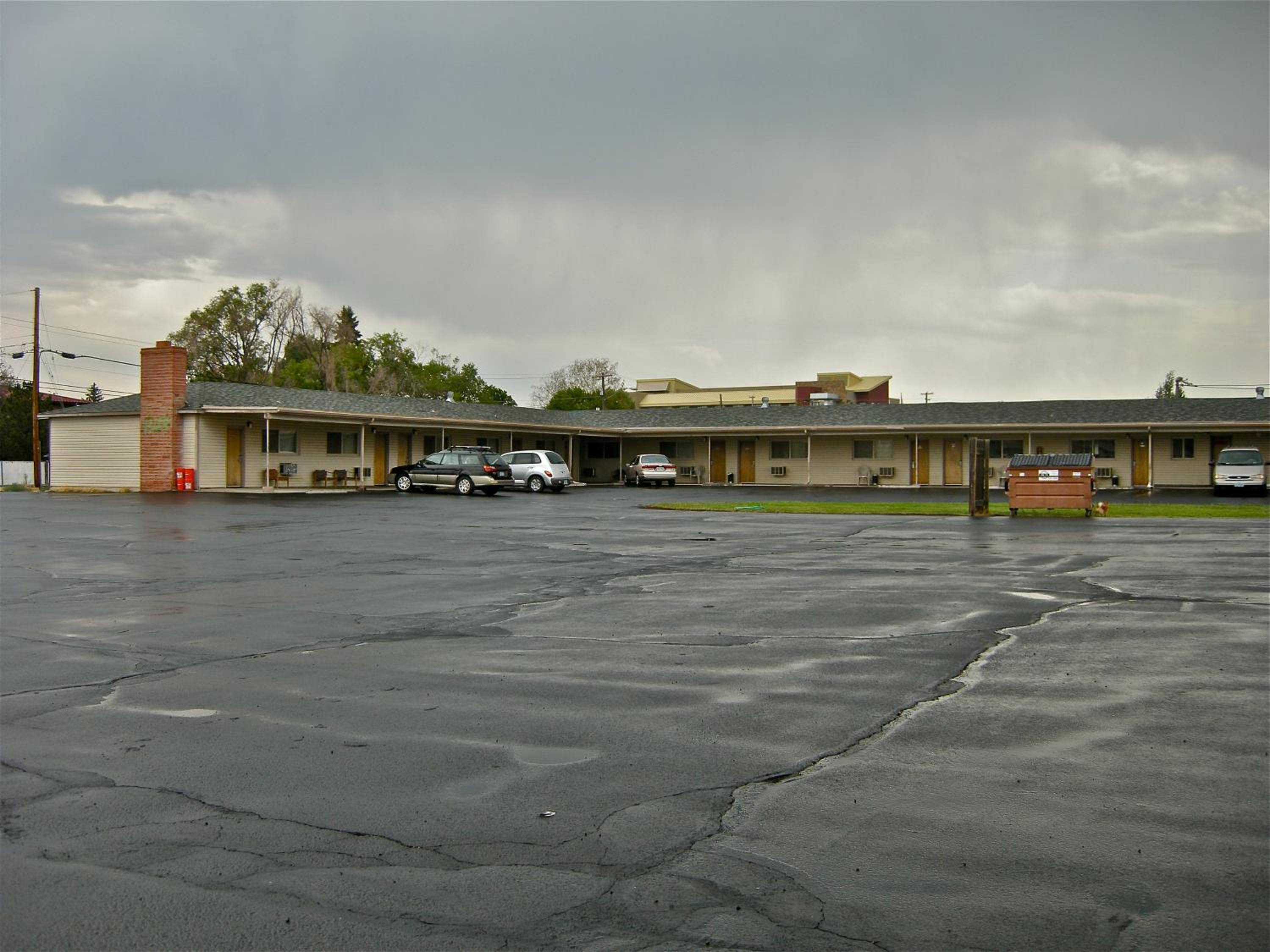 Hub Motel
