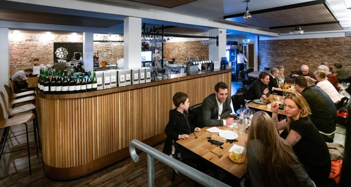 bar