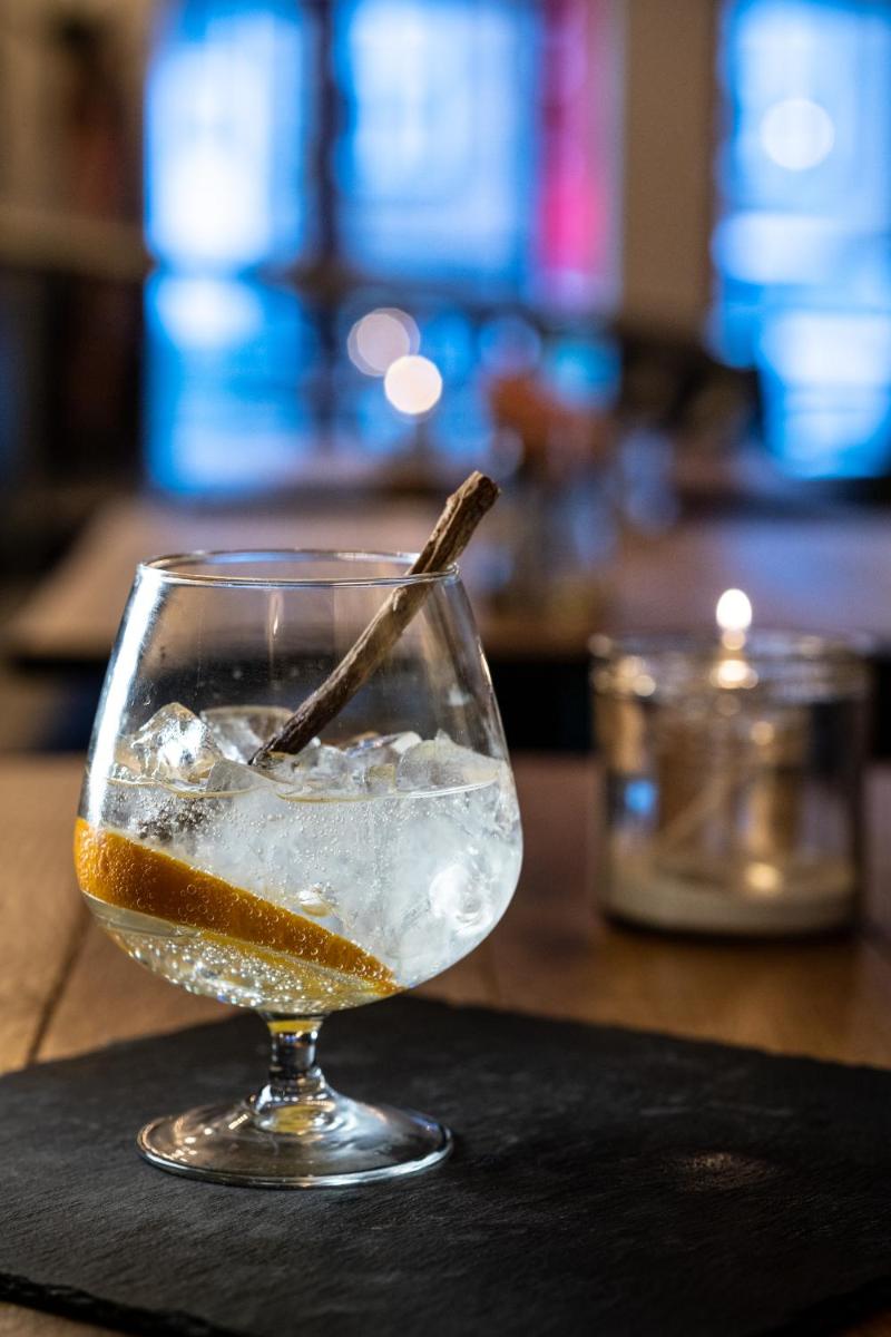 bar