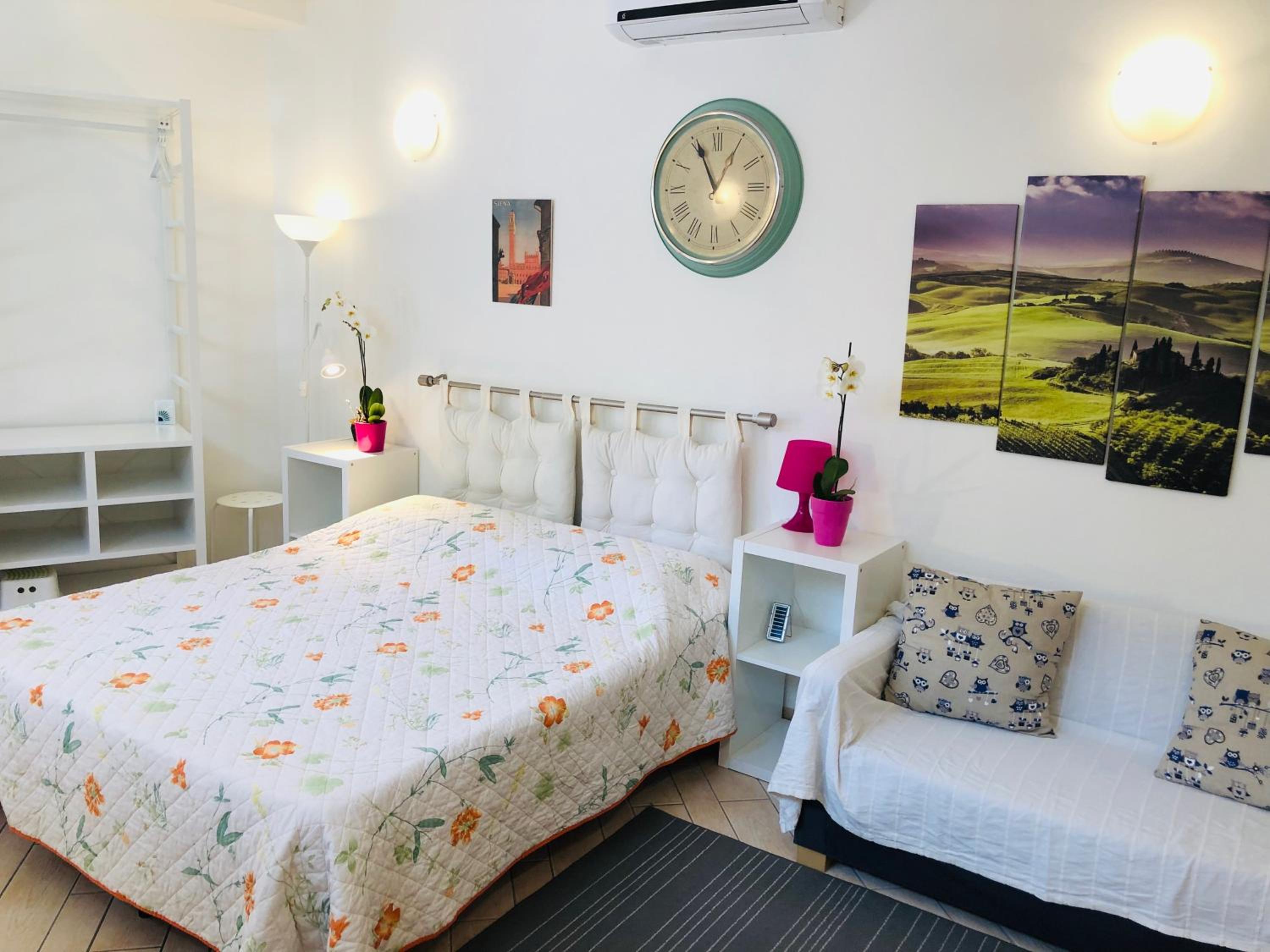 La Dolce Vita studio with free private parking view 5