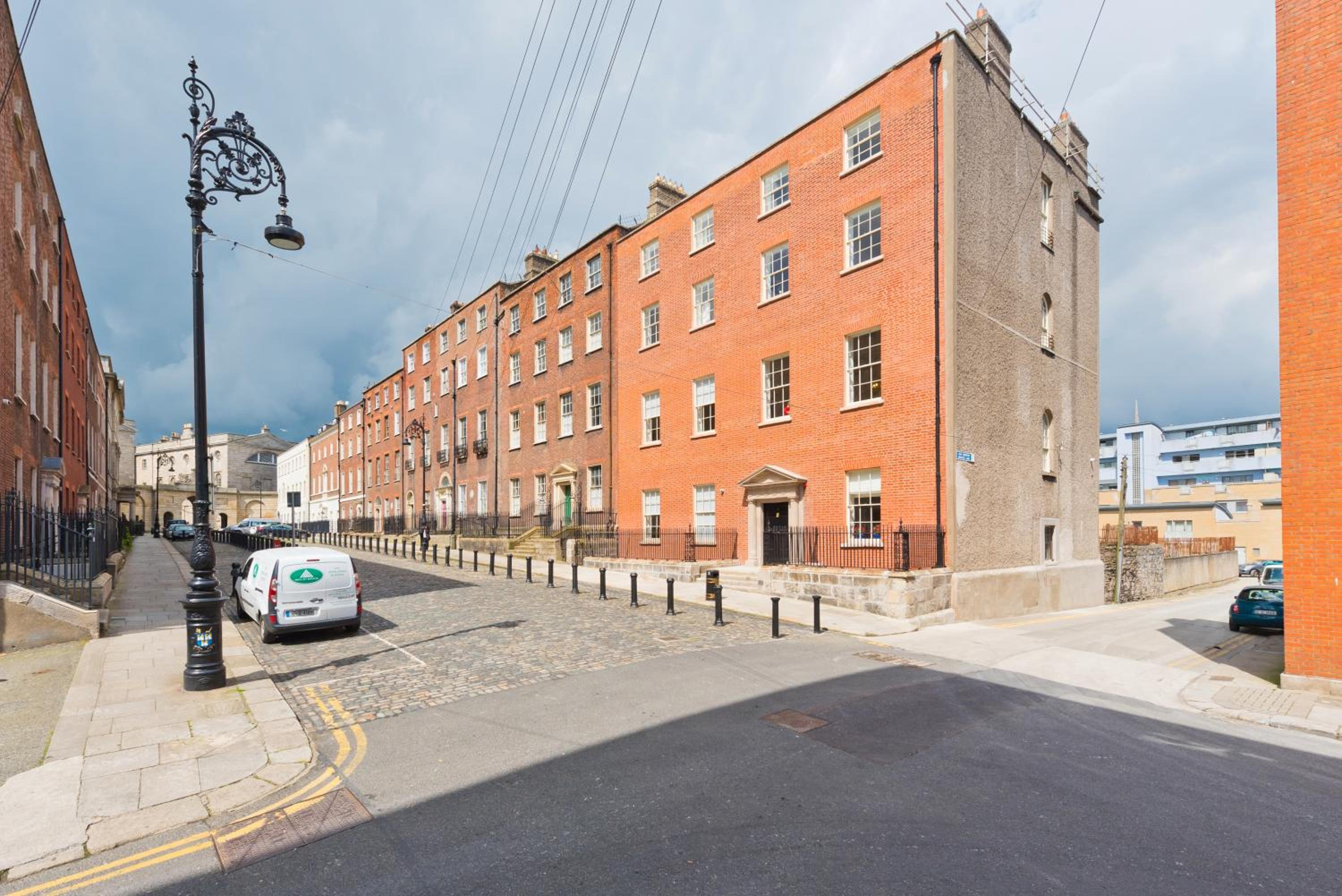 Henrietta Suites City Centre