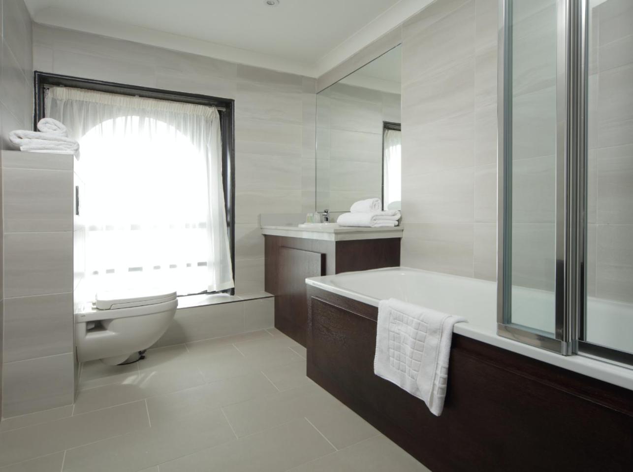 Bradford Vacations - Great Victoria Hotel - Property Image 8