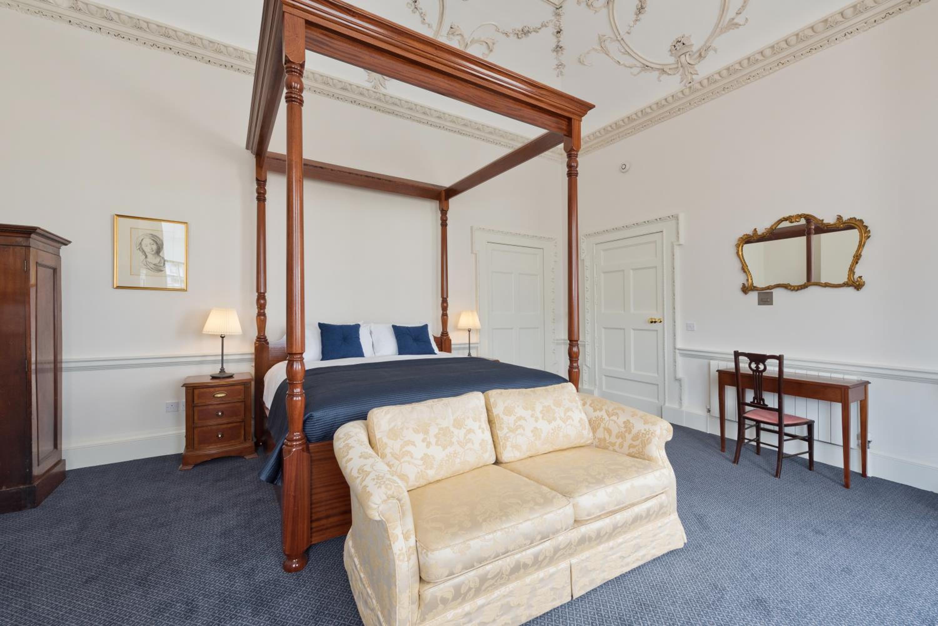Henrietta Suites City Centre