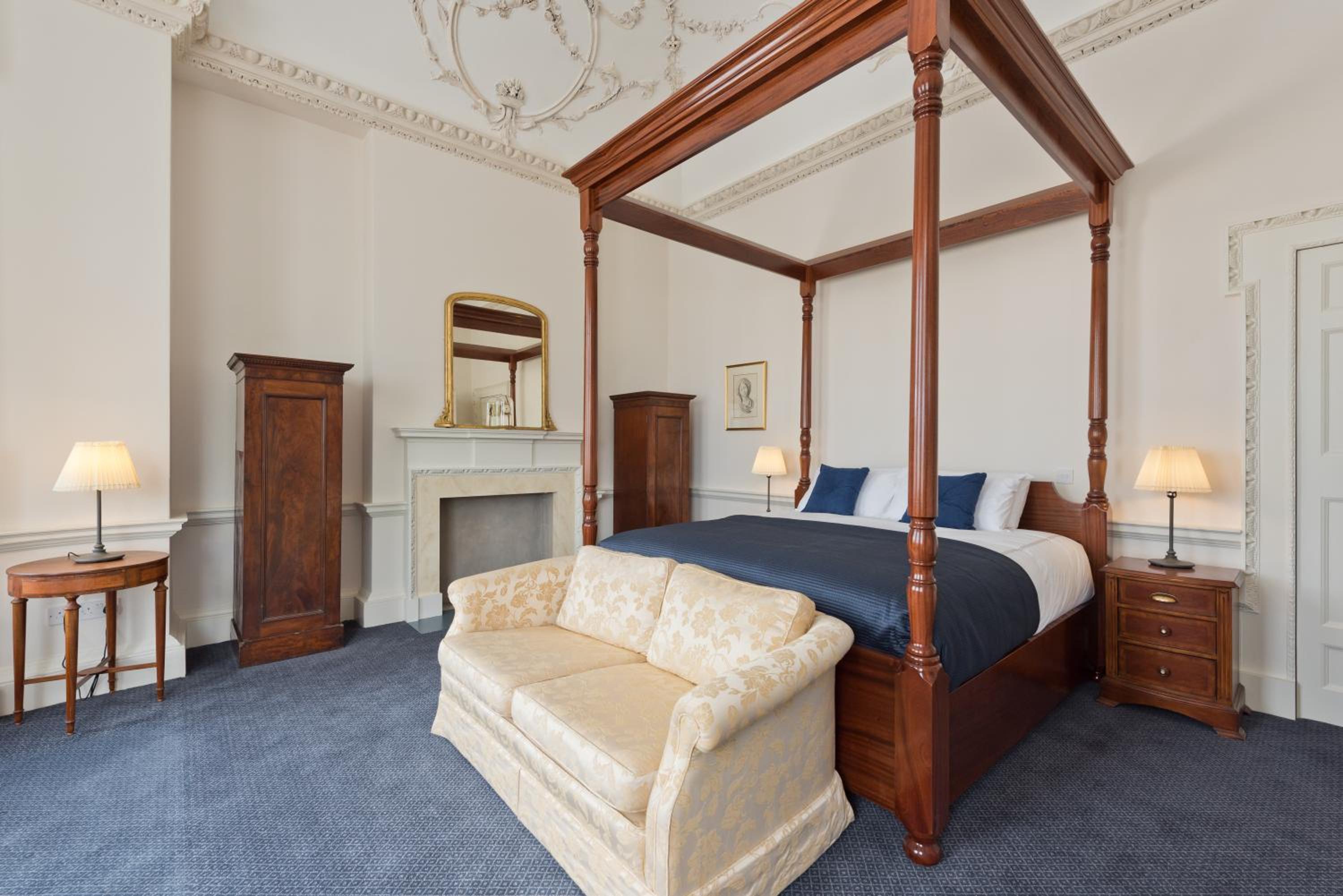 Henrietta Suites City Centre