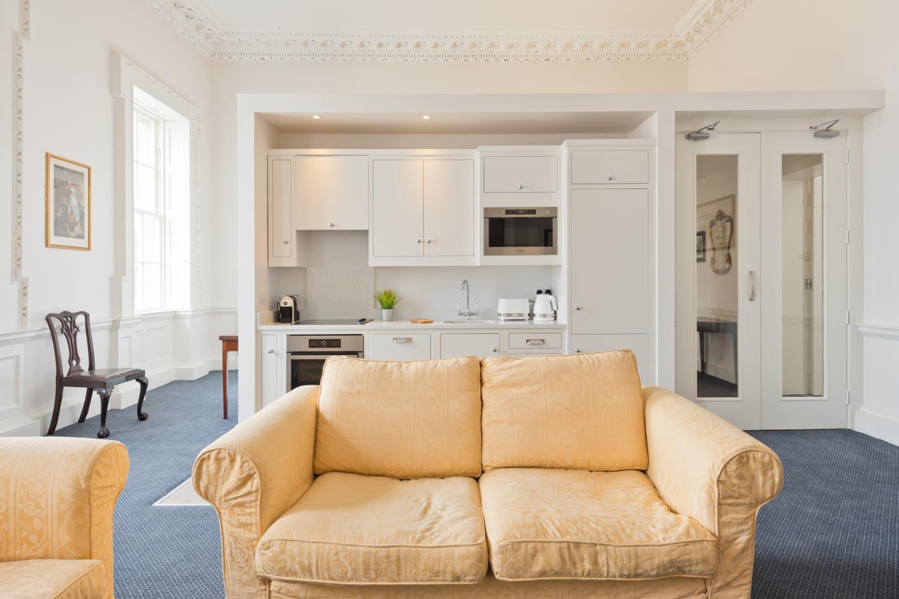 Henrietta Suites City Centre