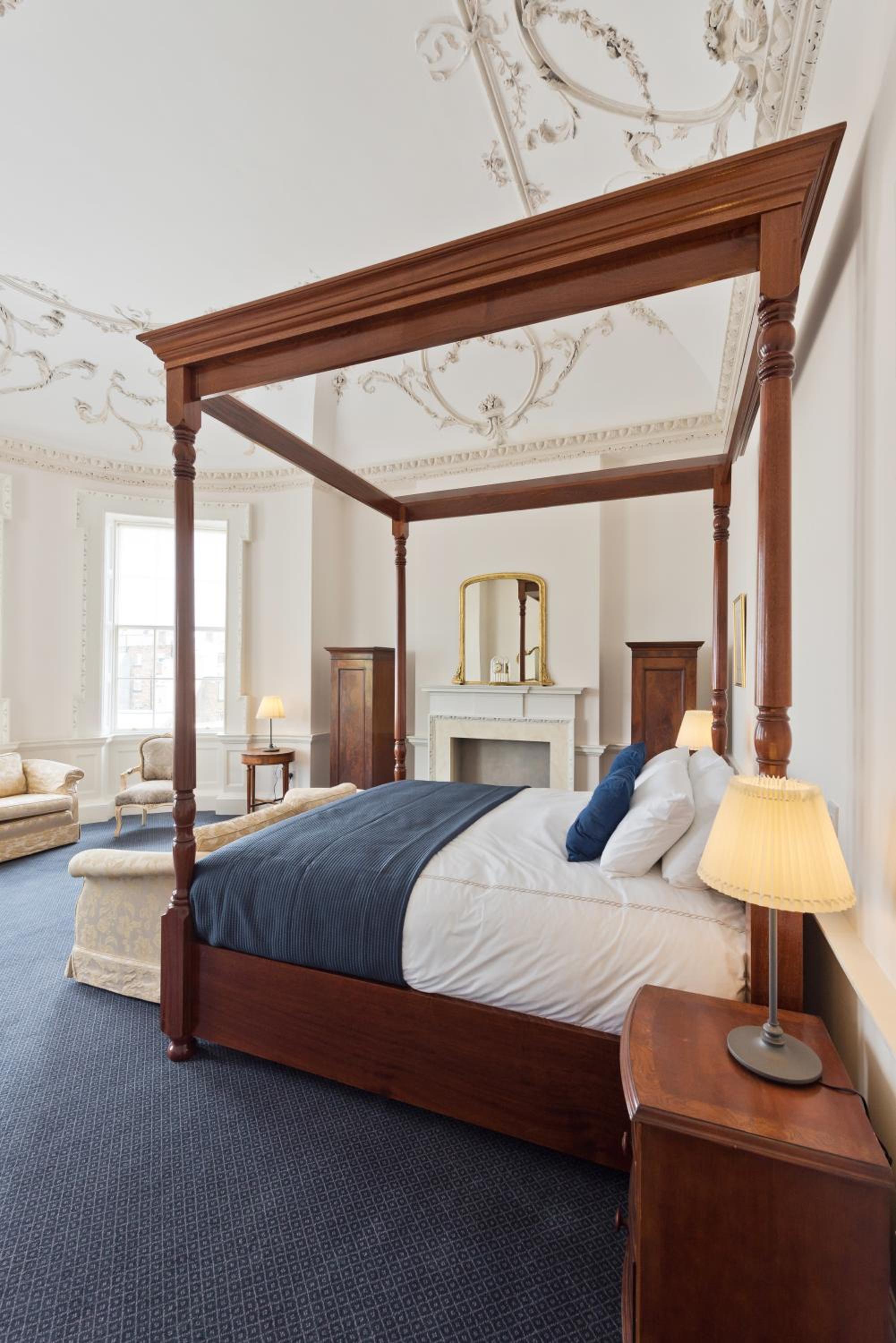 Henrietta Suites City Centre