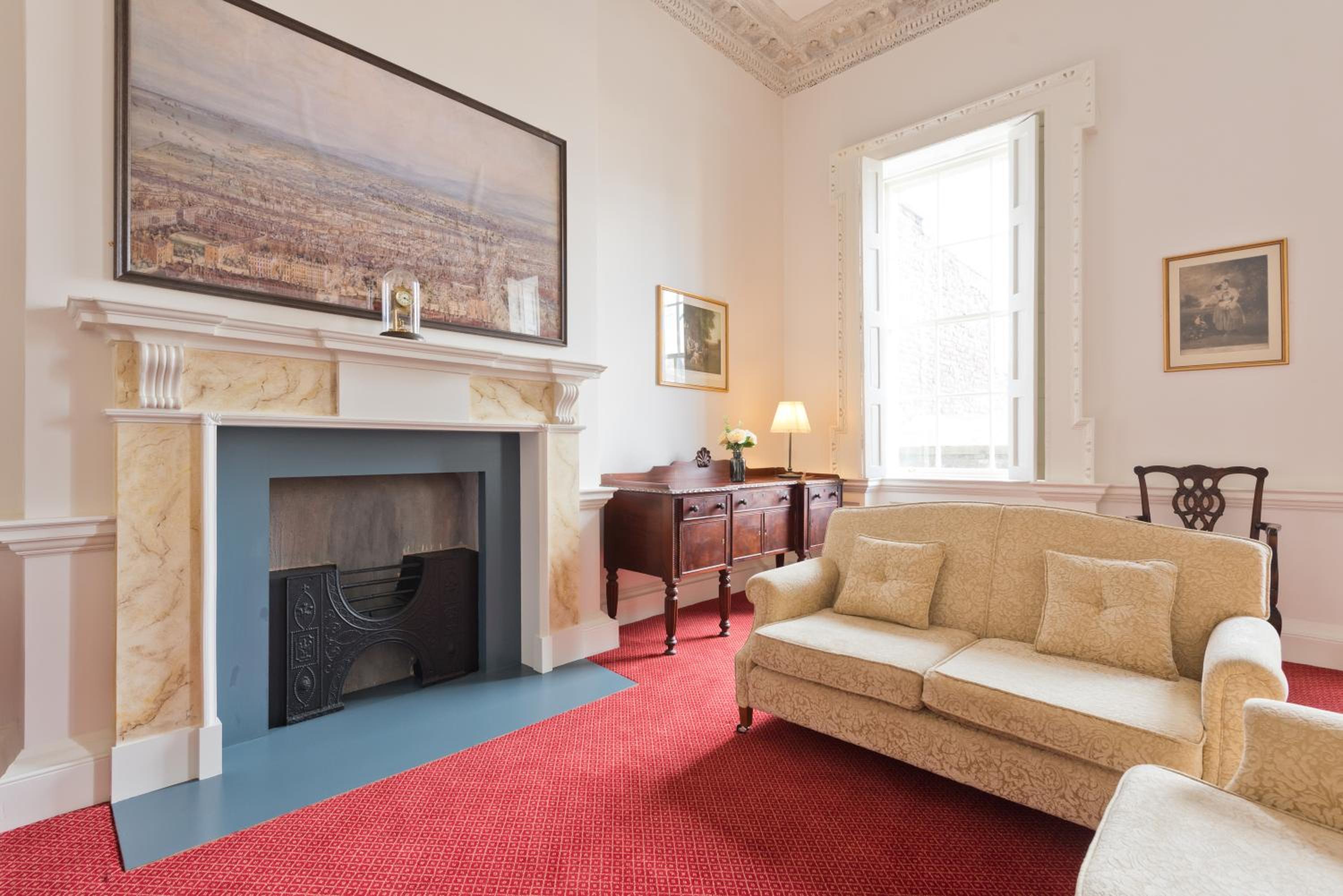 Henrietta Suites City Centre