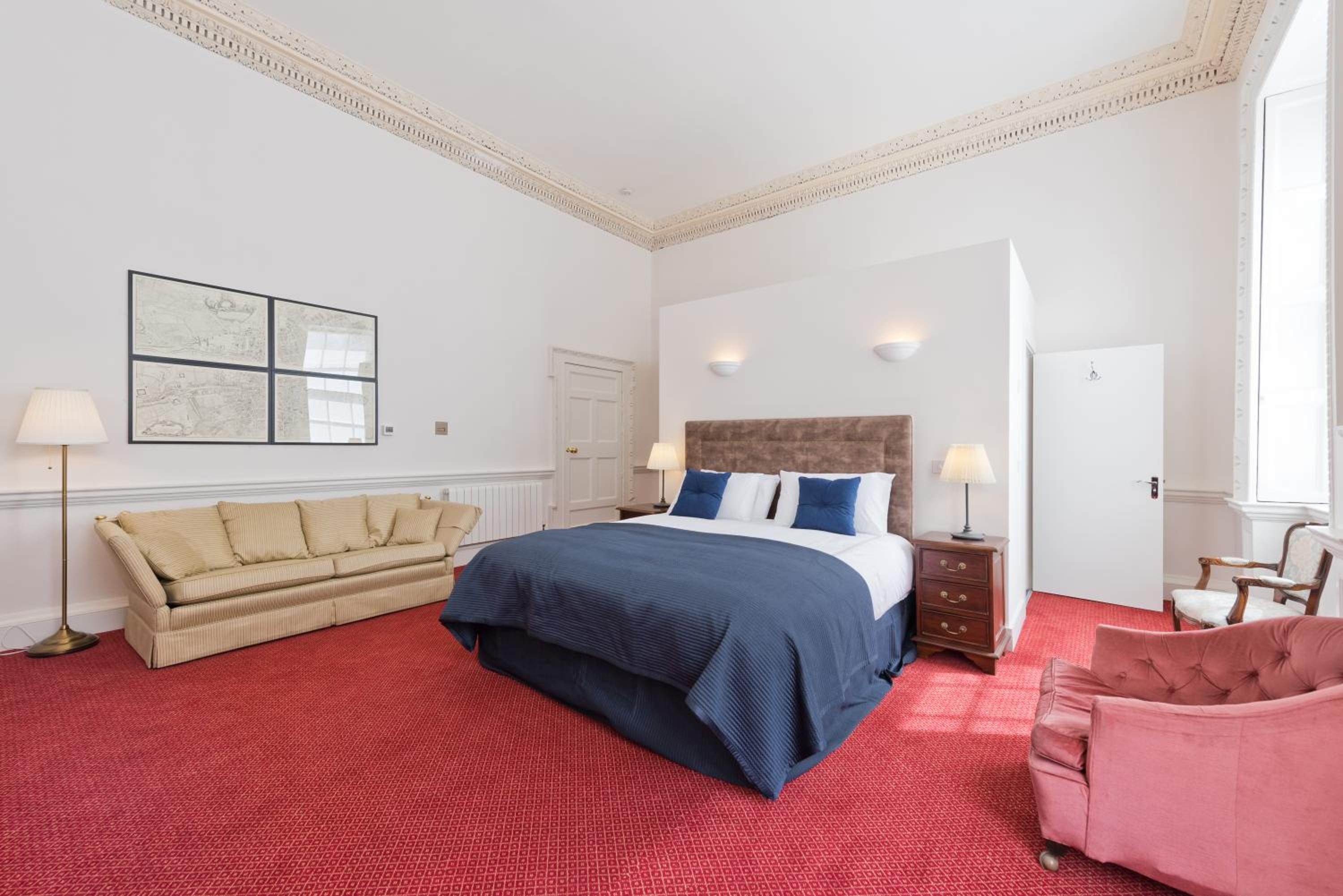 Henrietta Suites City Centre