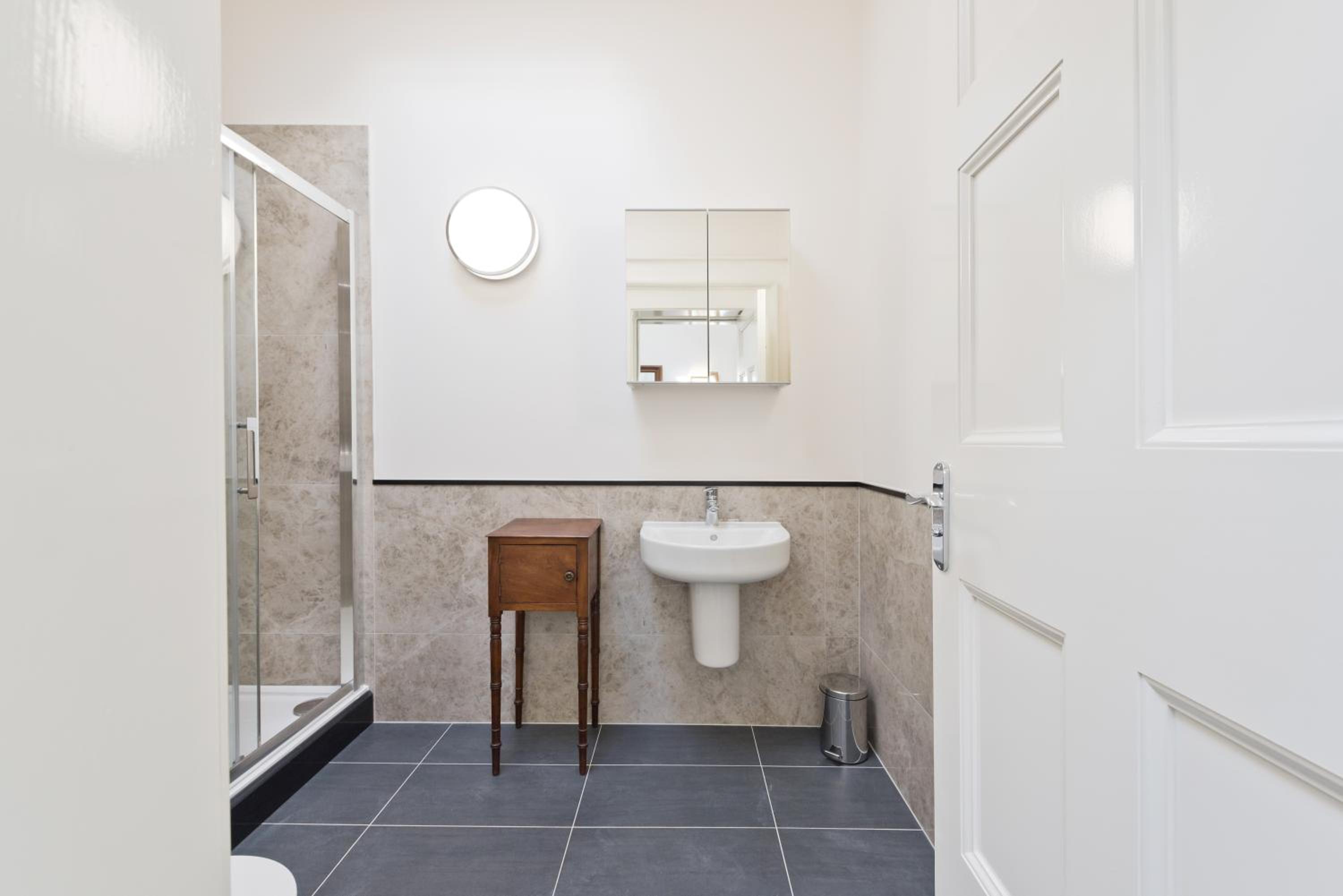 Henrietta Suites City Centre