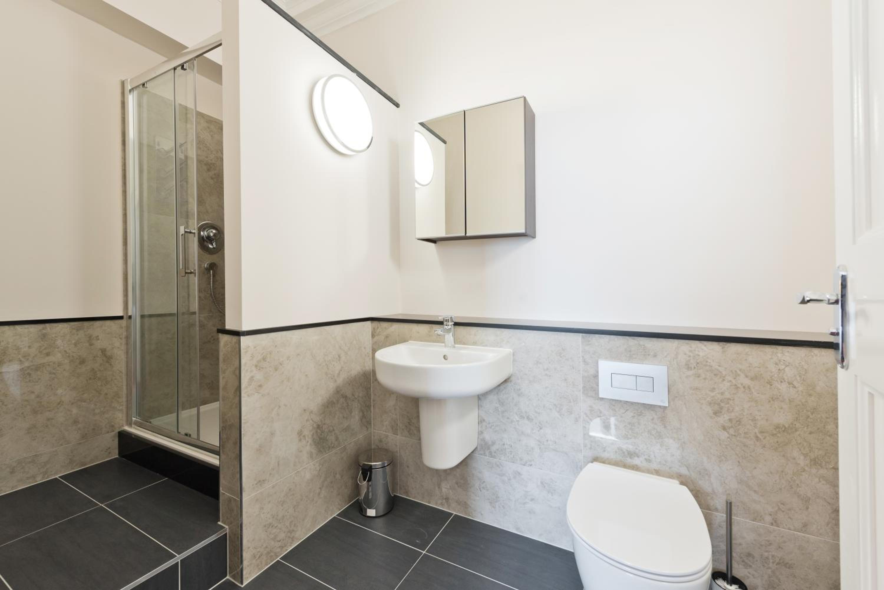 Henrietta Suites City Centre