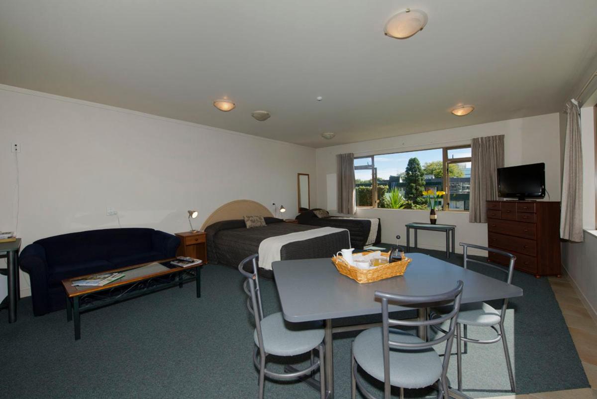 Lake Point Motel