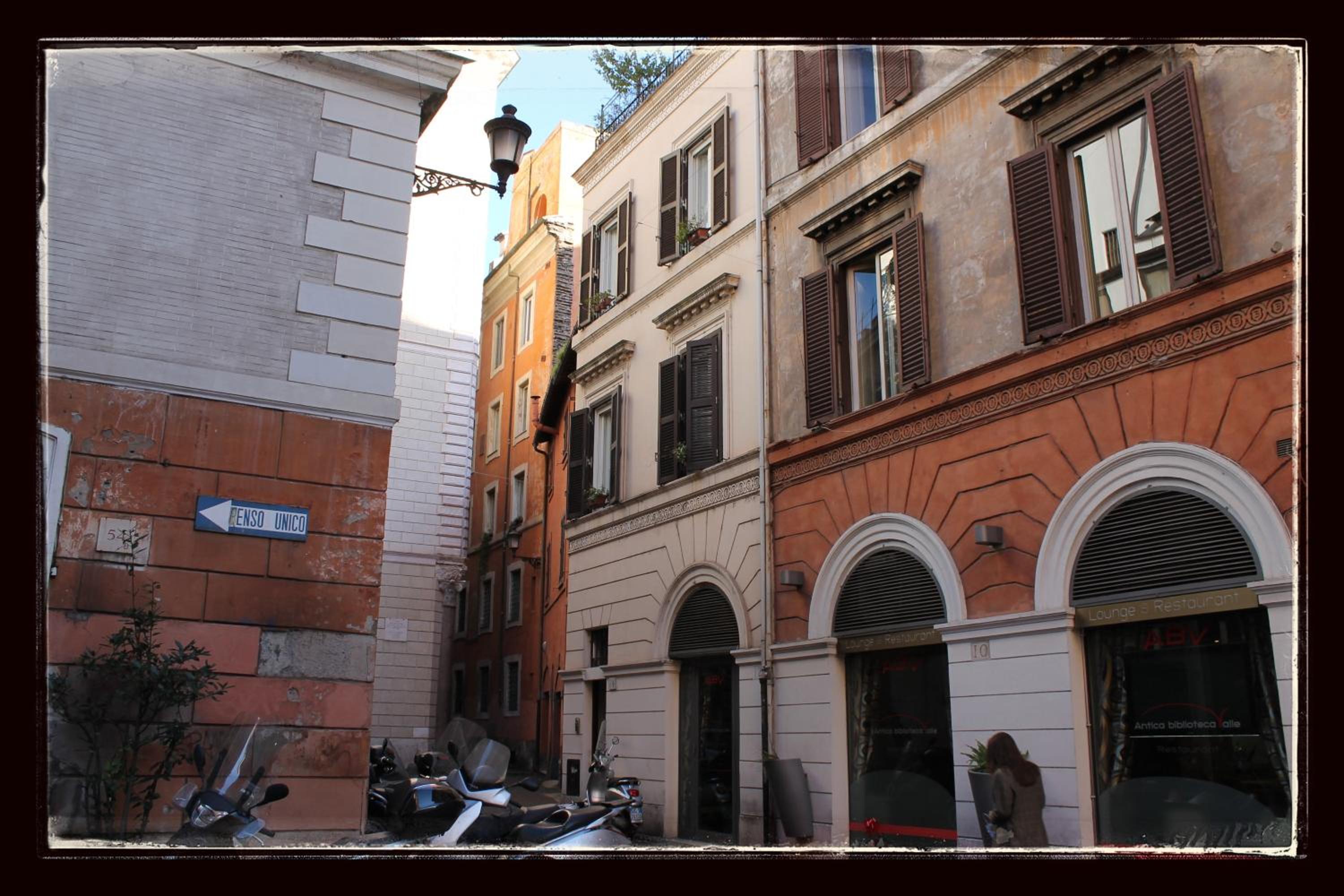 Di Rienzo Pantheon Palace