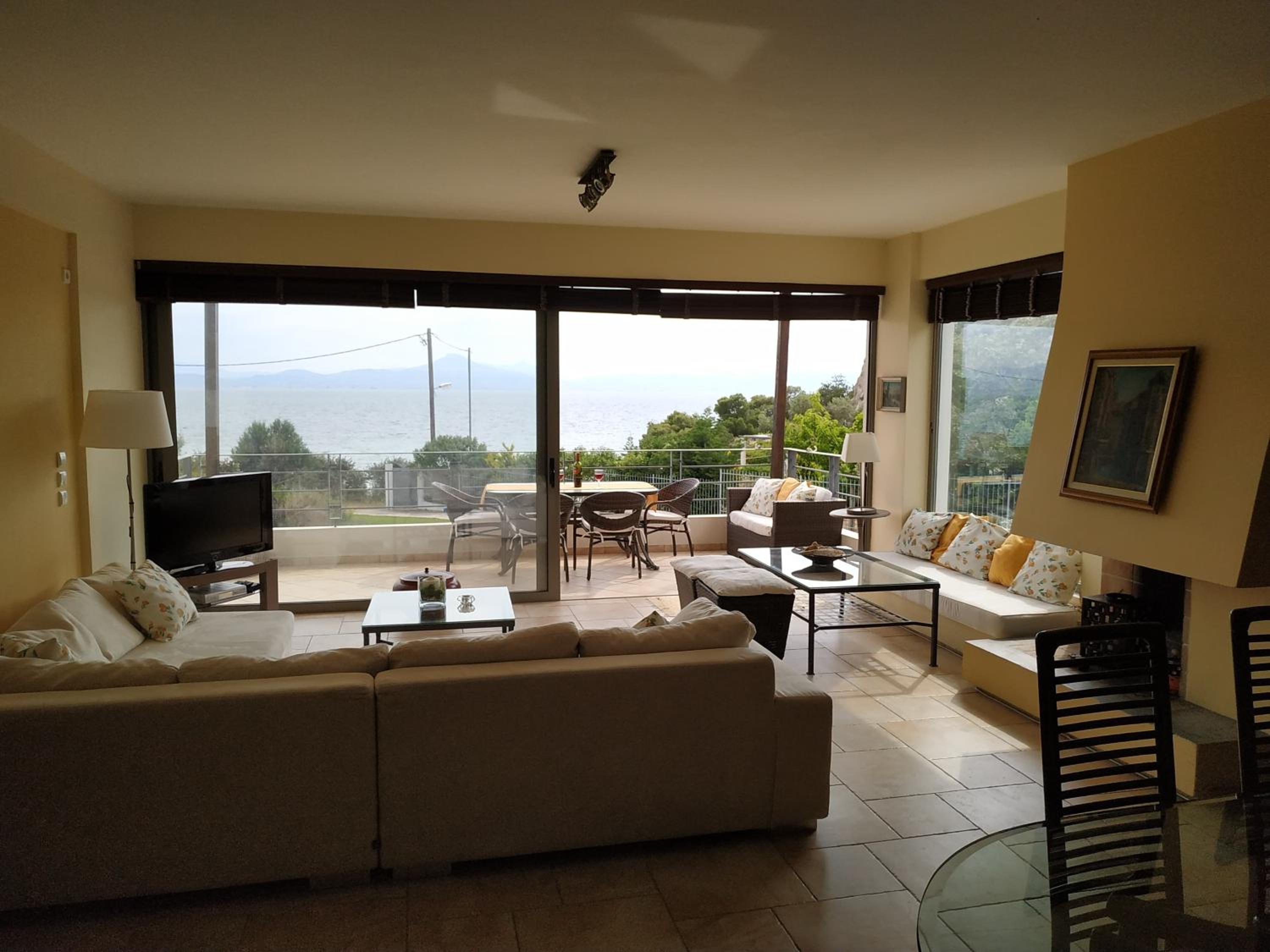 Beautiful house by the sea,Loutraki Skaloma. view 5